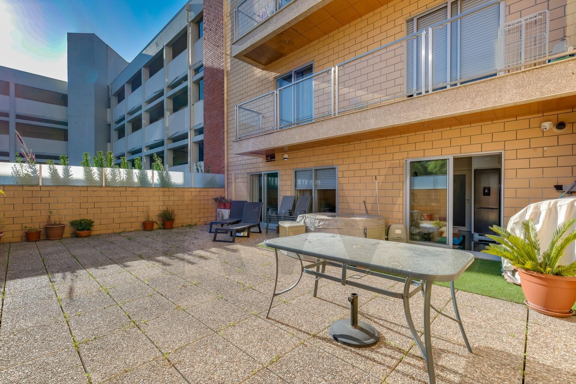 Apartamento T2 à Venda em Porto - Portugal - 1