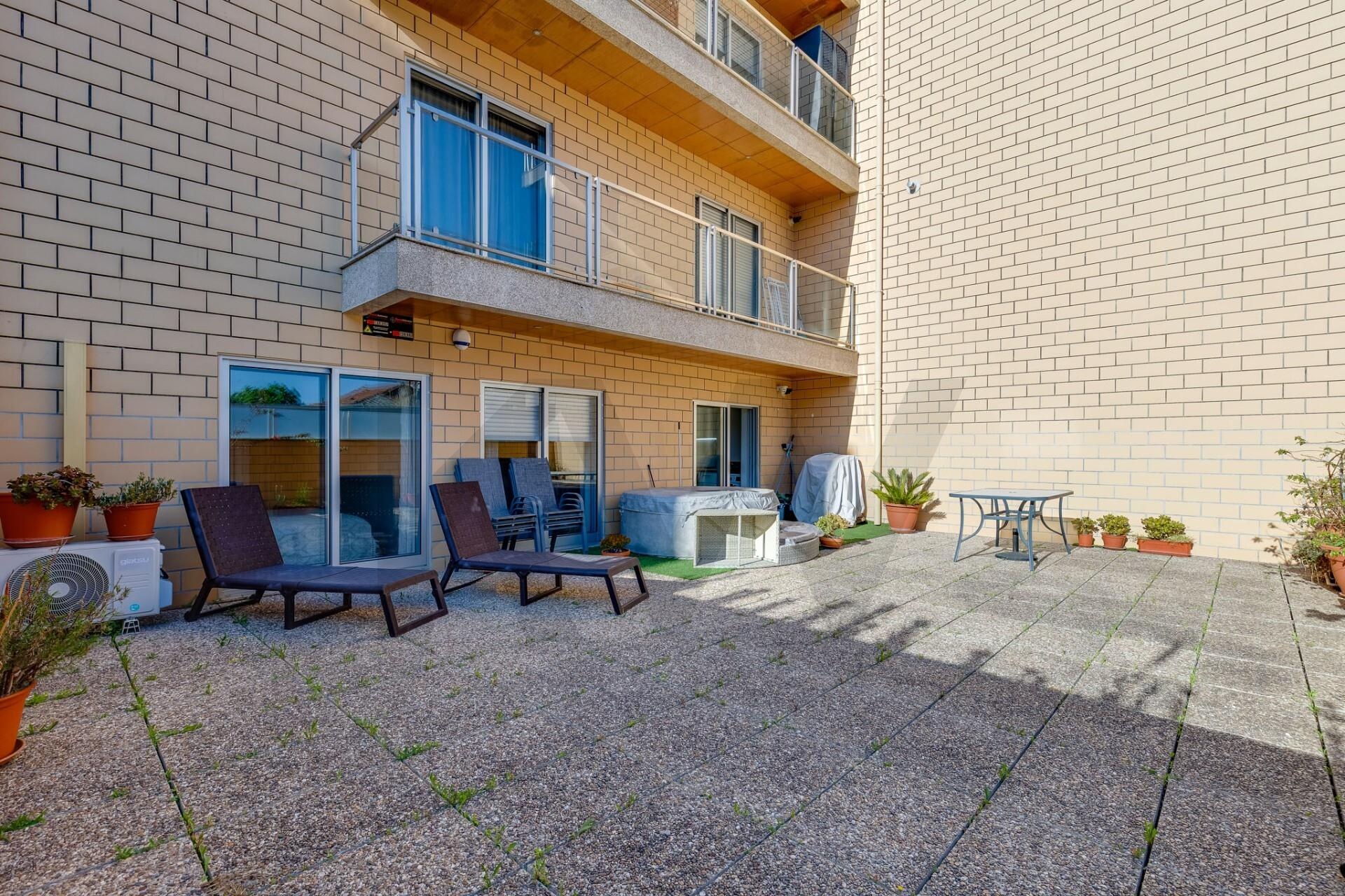 Apartamento T2 à Venda em Porto - Portugal - 2