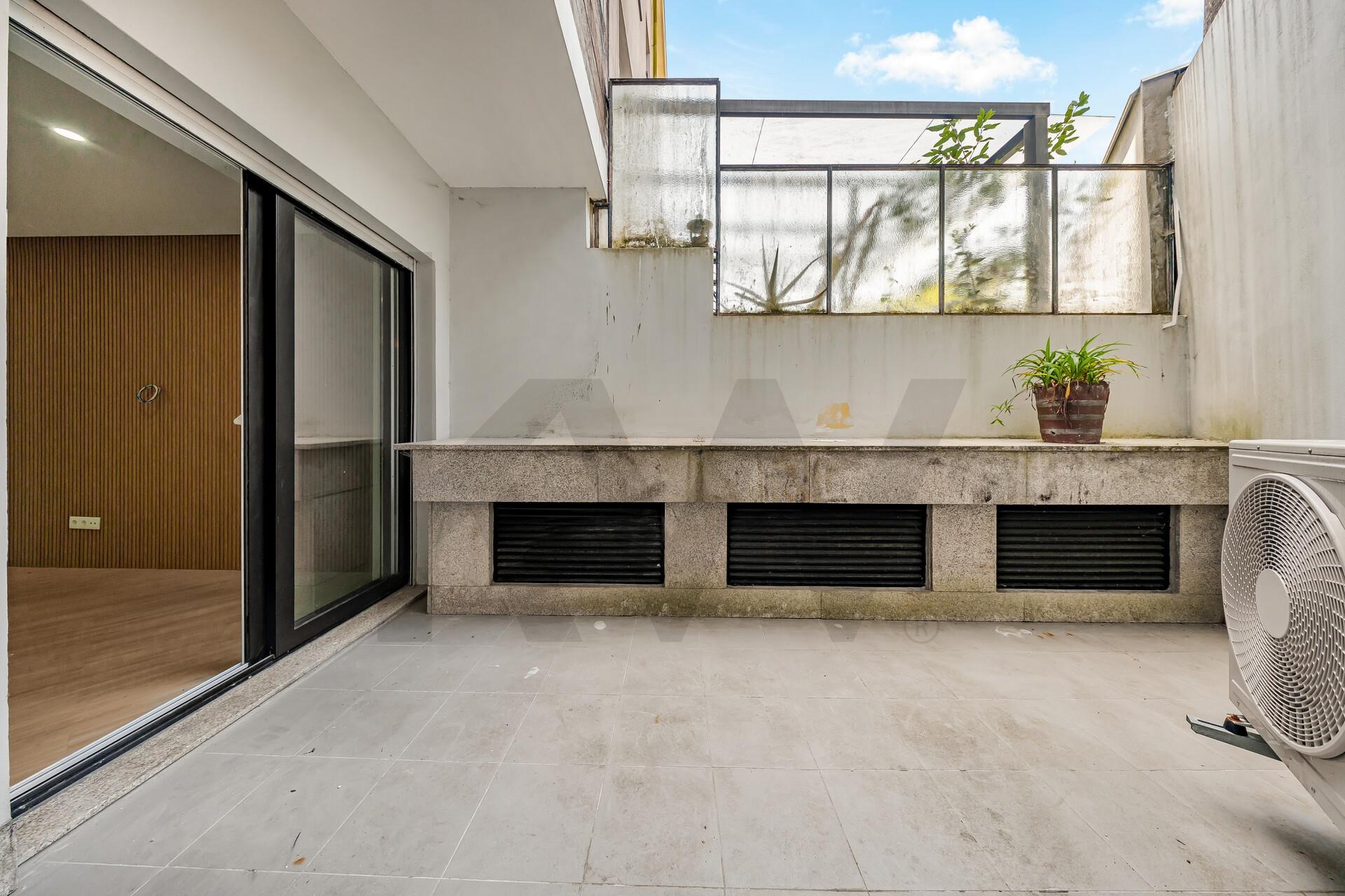 Apartamento T2 à Venda em Porto - Portugal - 2