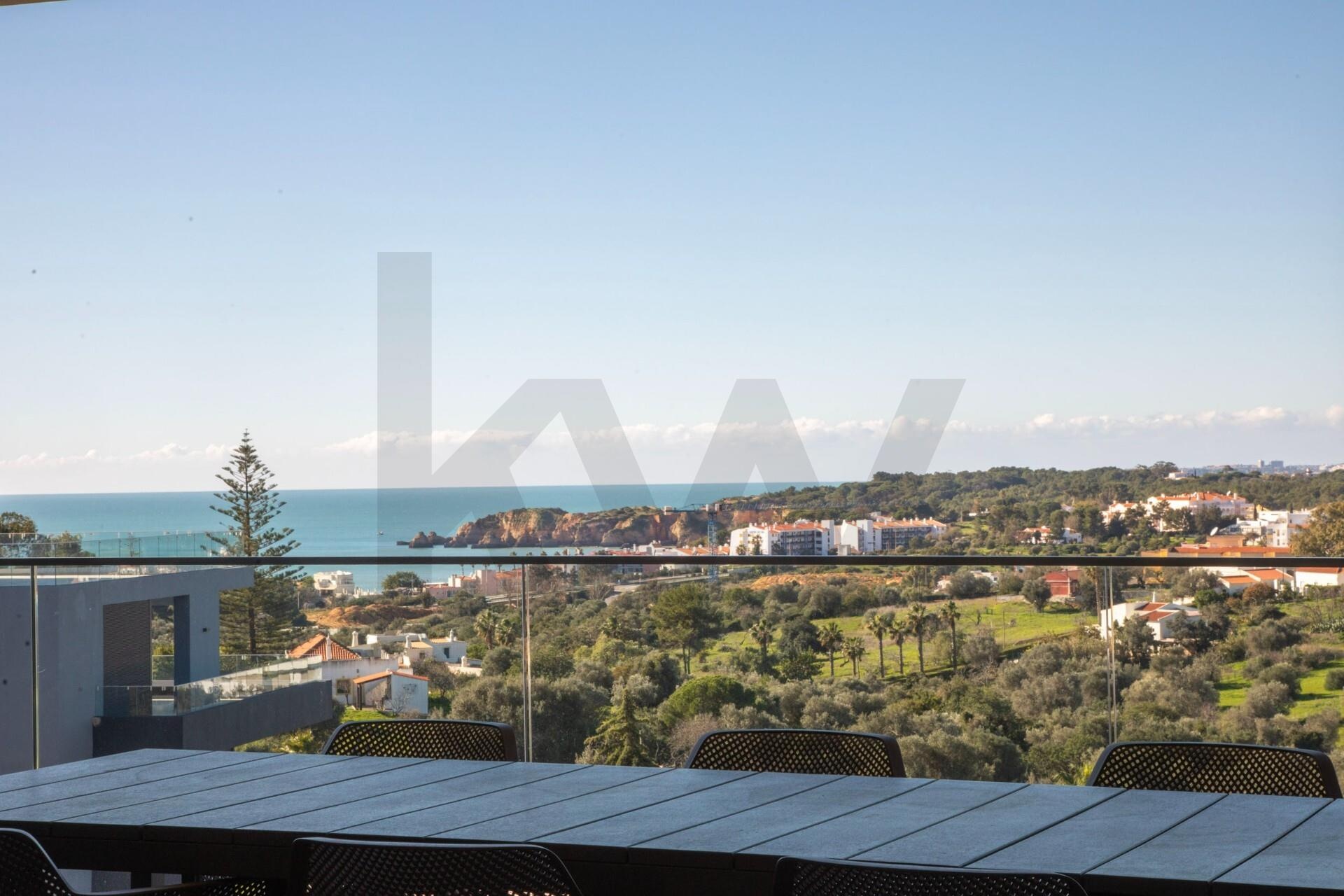 Apartamento T2 à Venda em Praia da Rocha - Portugal - 1