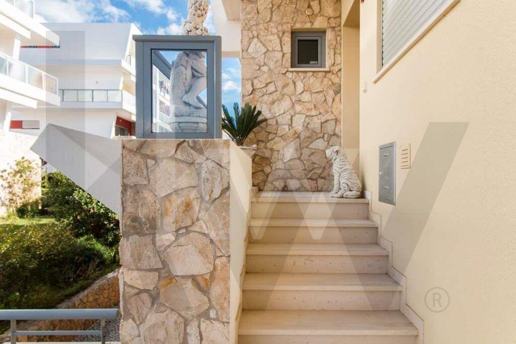 Apartamento T2 à Venda em Praia da Rocha - Portugal - 3