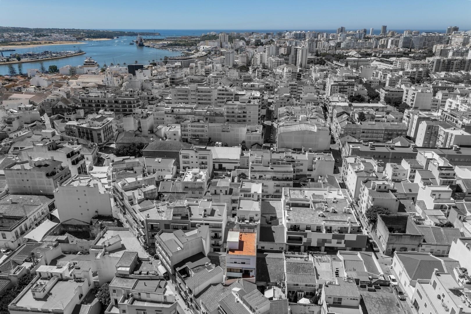 Apartamento T2 à Venda em Praia da Rocha - Portugal - 2