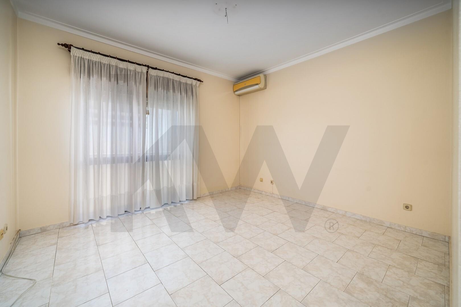 Apartamento T2 à Venda em Praia da Rocha - Portugal - 8