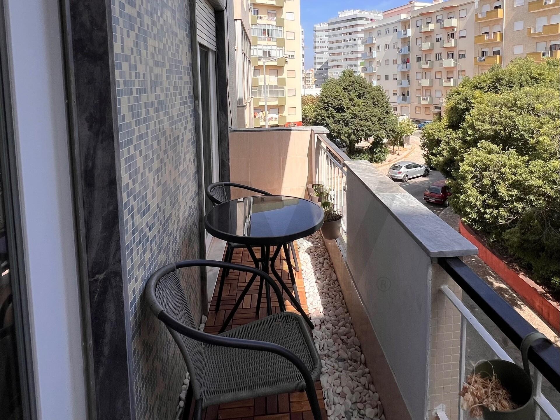 Apartamento T2 à Venda em Praia da Rocha - Portugal - 1