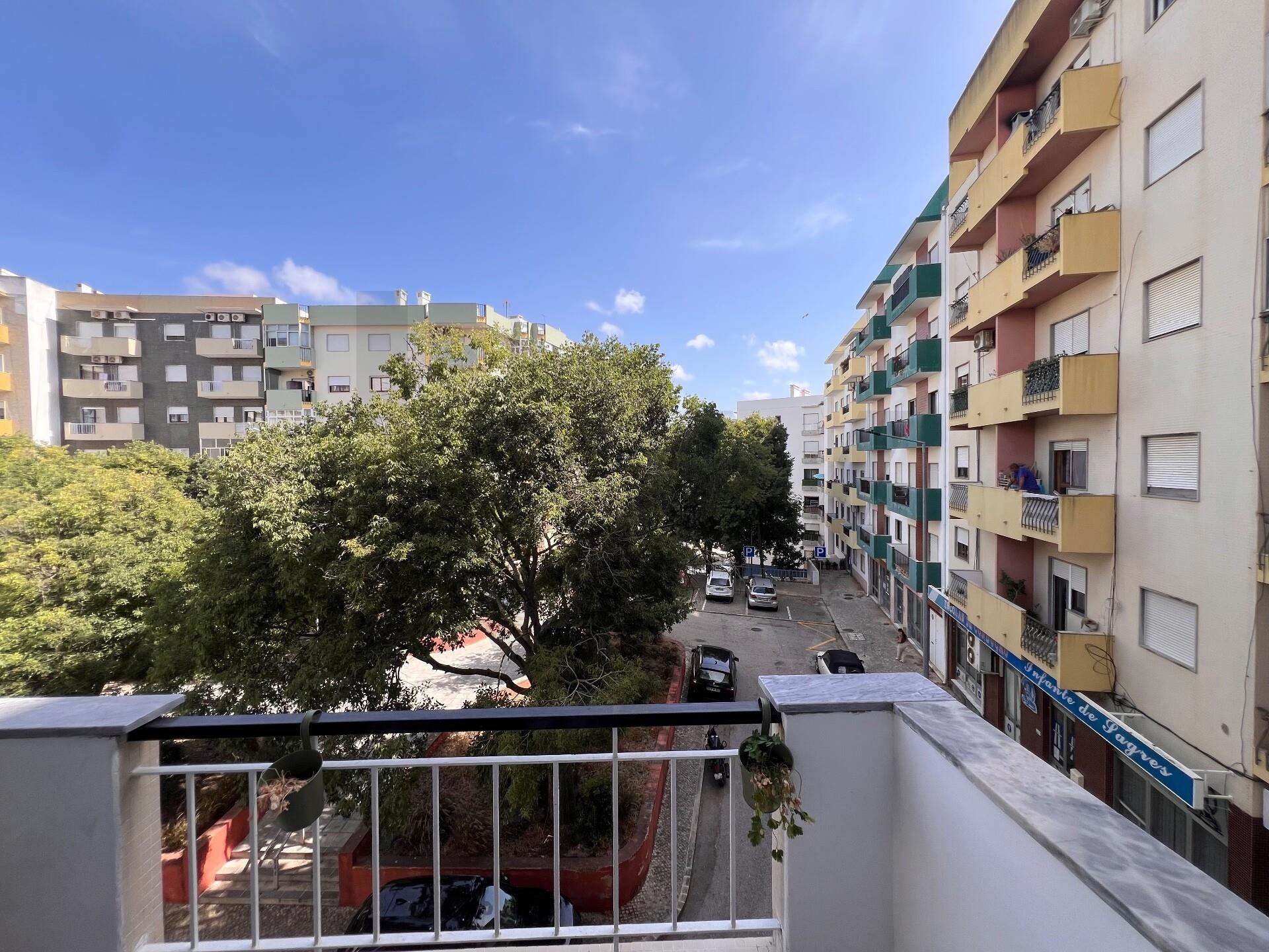 Apartamento T2 à Venda em Praia da Rocha - Portugal - 2