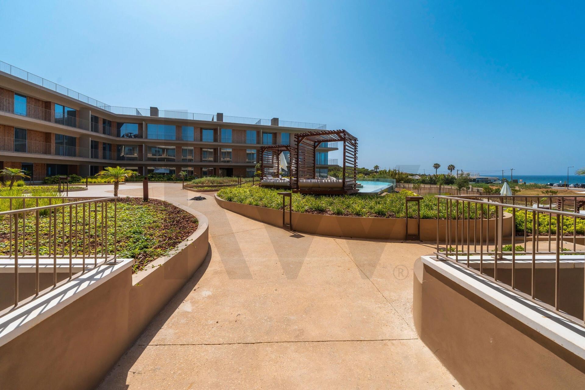 Apartamento T2 à Venda em Quarteira - Algarve - Portugal - 2