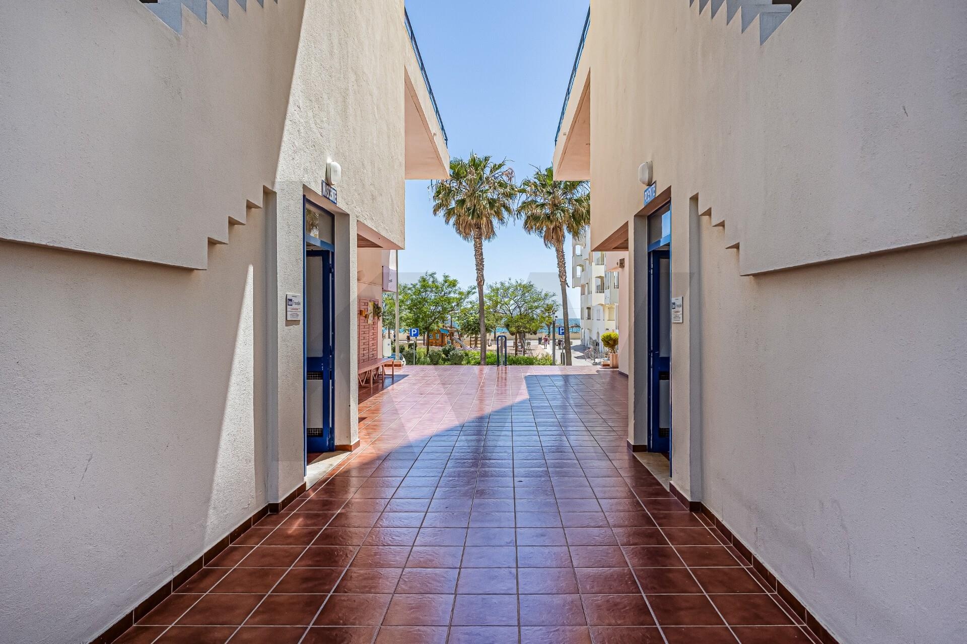 Apartamento T2 à Venda em Quarteira - Algarve - Portugal - 1