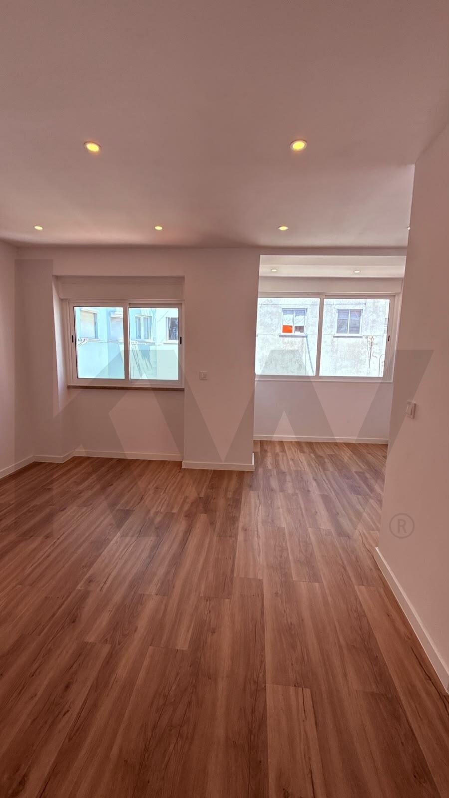 2 Bedroom Home for Sale in Queluz - Lisbon - Portugal - 4