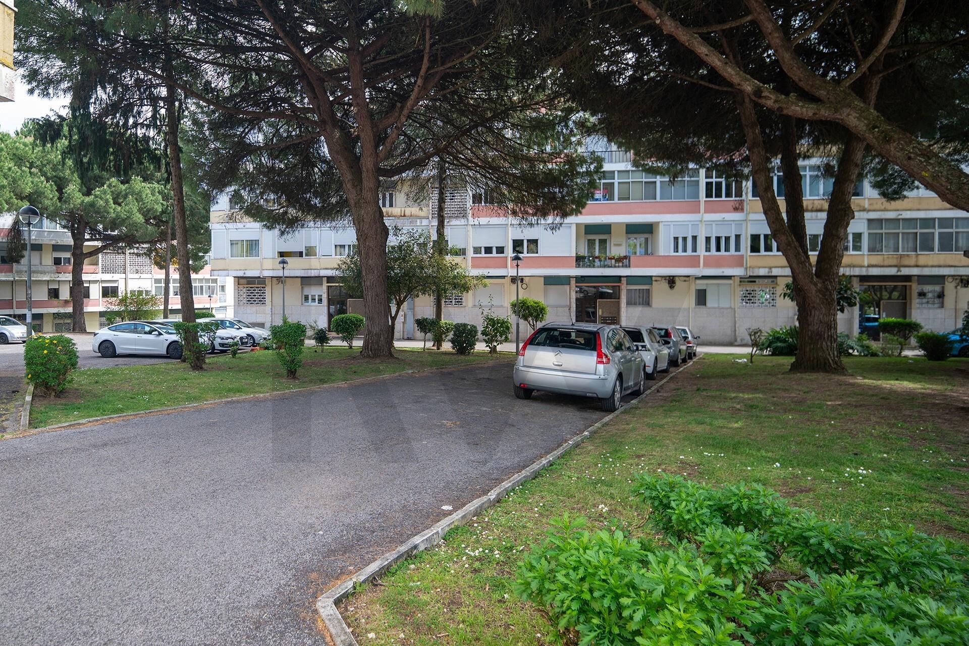 Apartamento T2 à Venda em Queluz - Lisboa - Portugal - 1