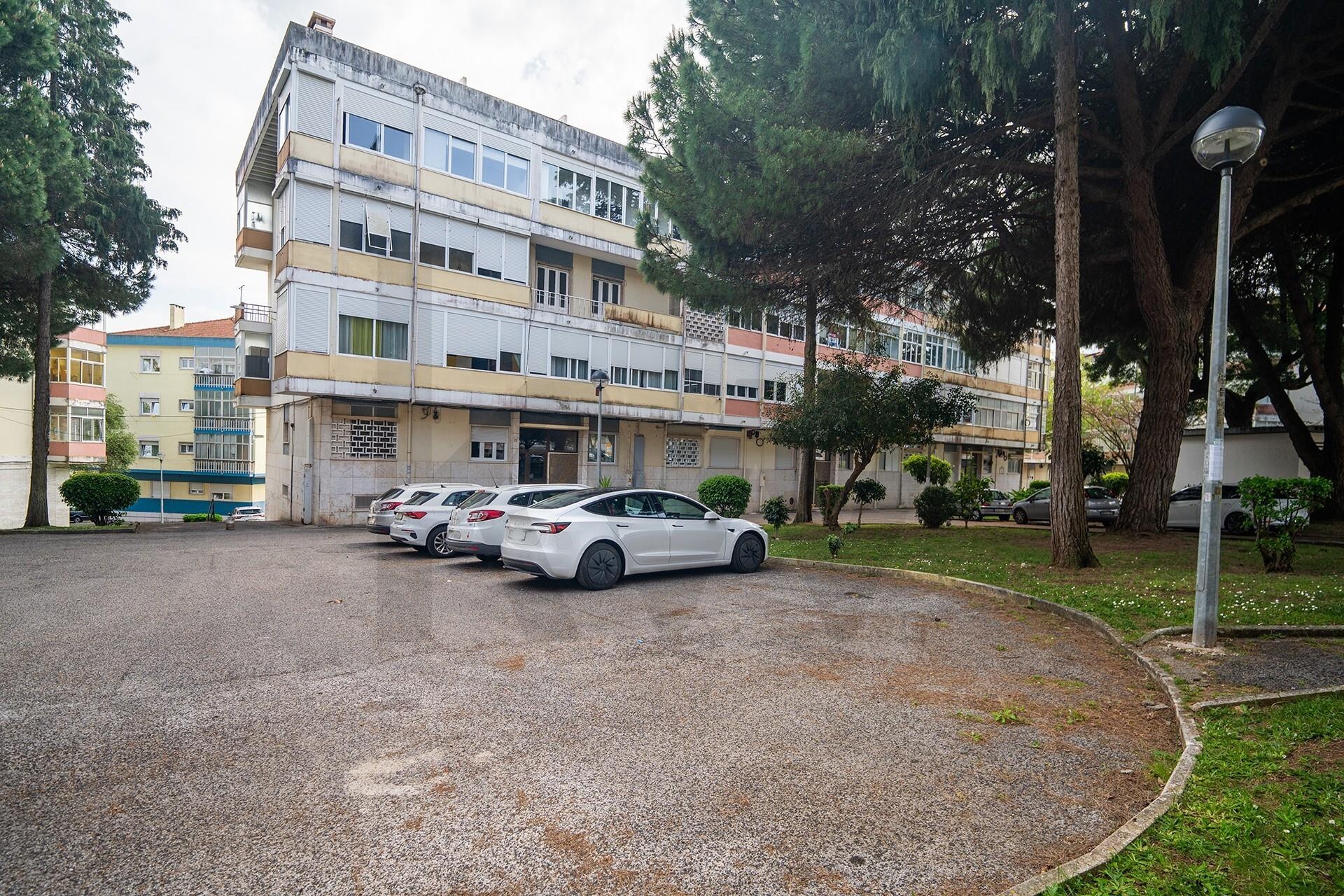 Apartamento T2 à Venda em Queluz - Lisboa - Portugal - 2