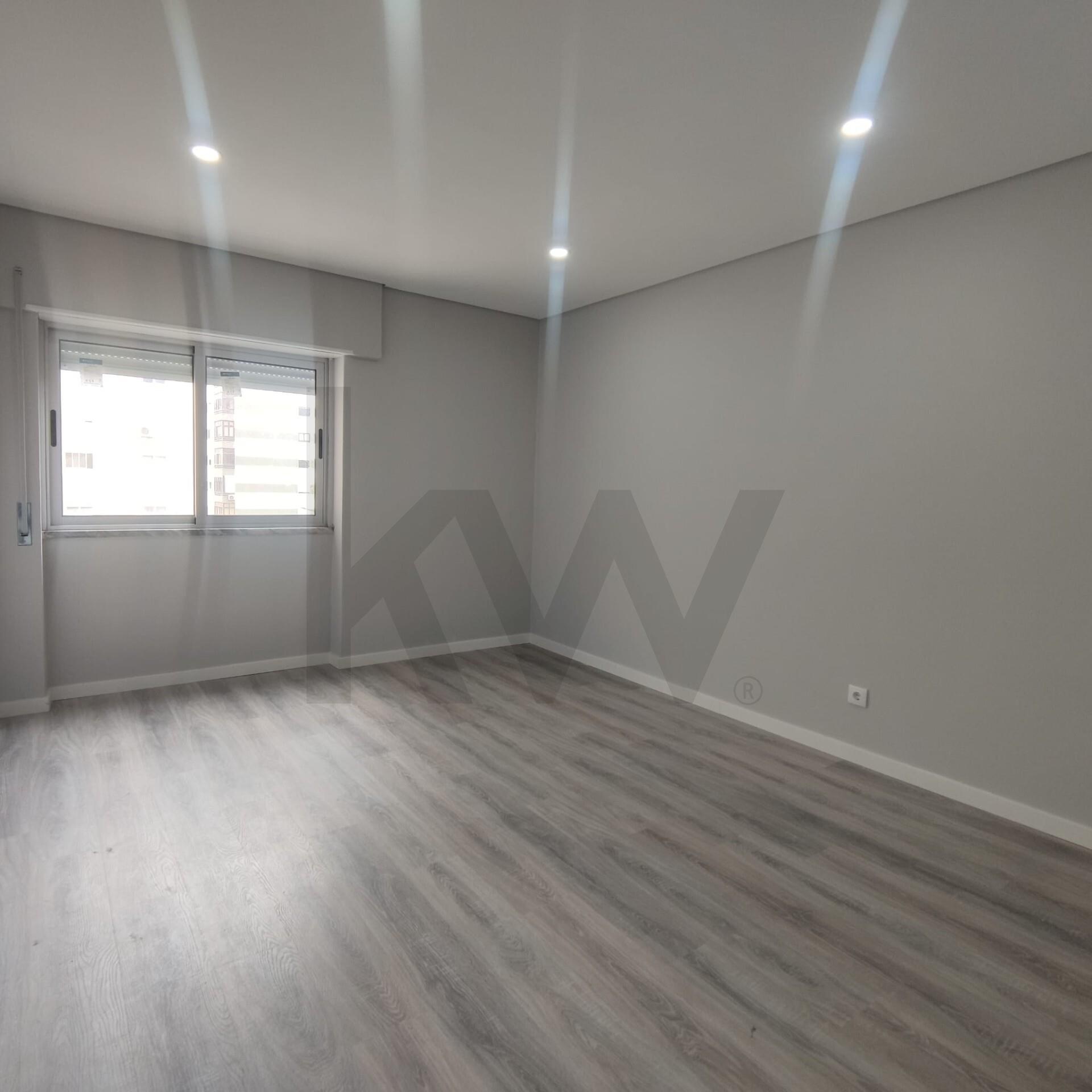 Apartamento T2 à Venda em Seixal - Portugal - 3