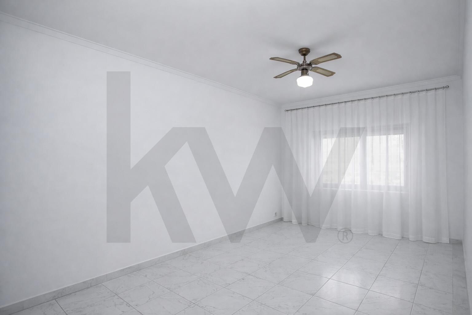 Apartamento T2 à Venda em Seixal - Portugal - 1