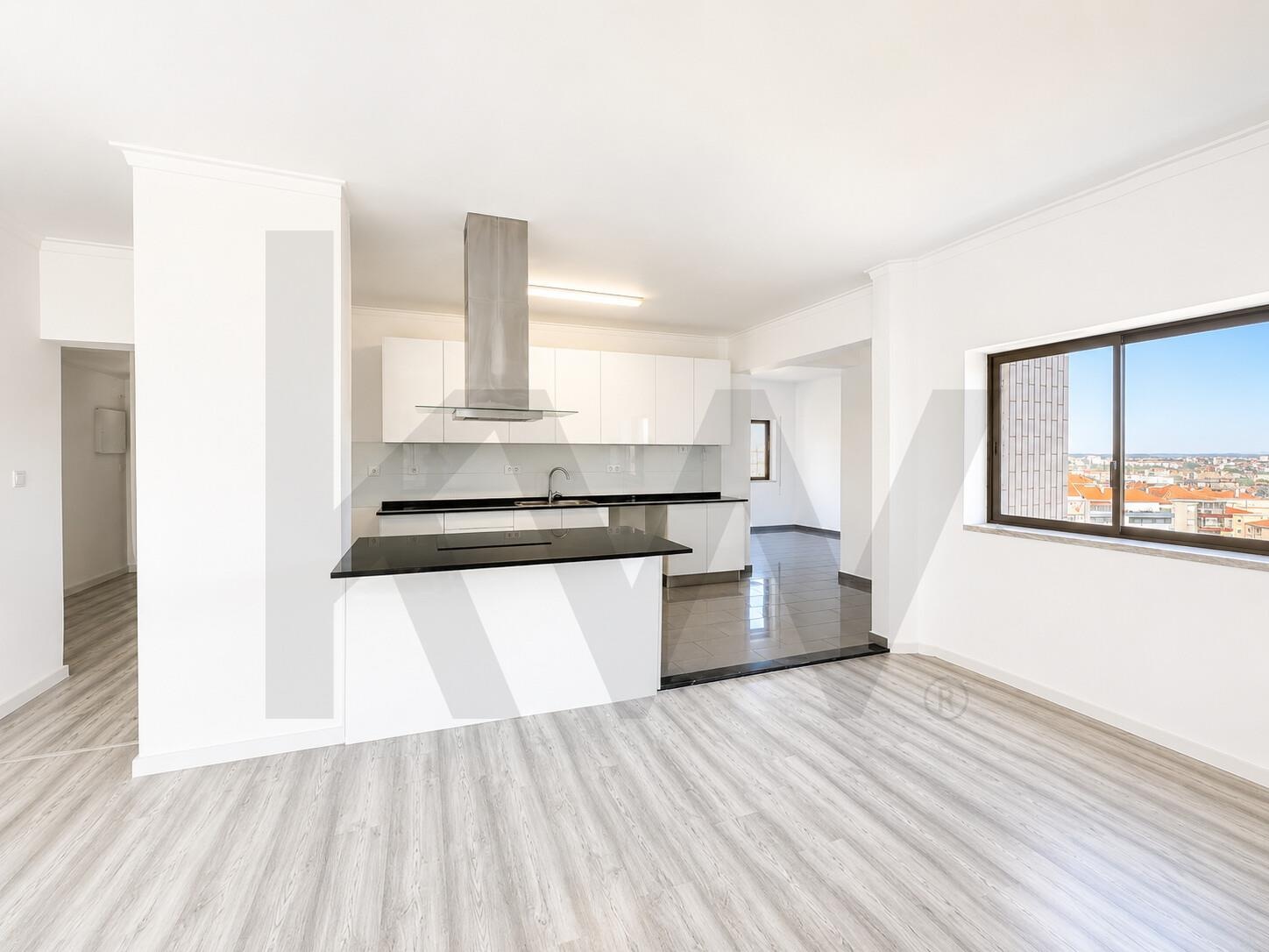 Apartamento T2 à Venda em Seixal - Portugal - 1