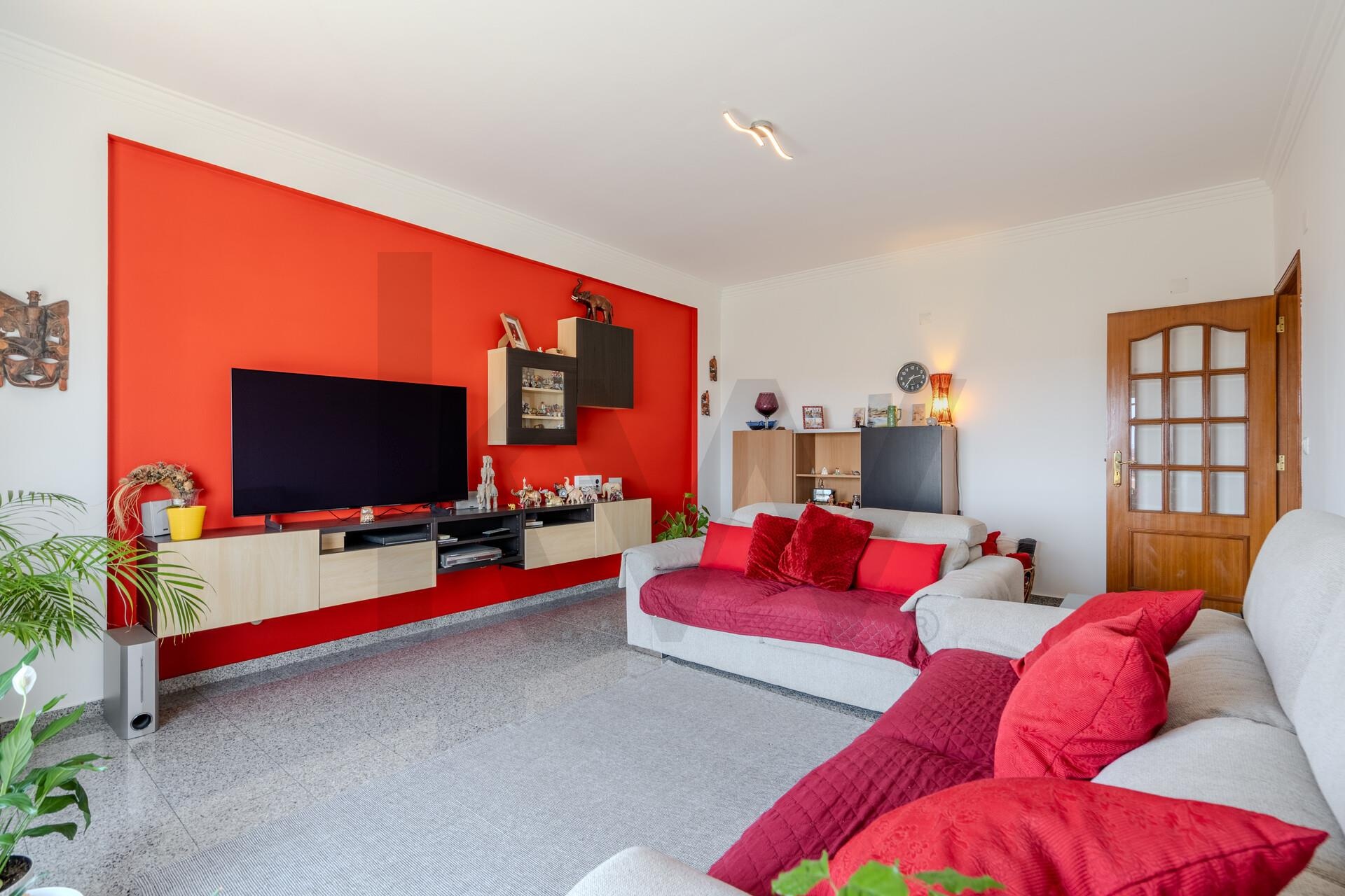 Apartamento T2 à Venda em Seixal - Portugal - 2