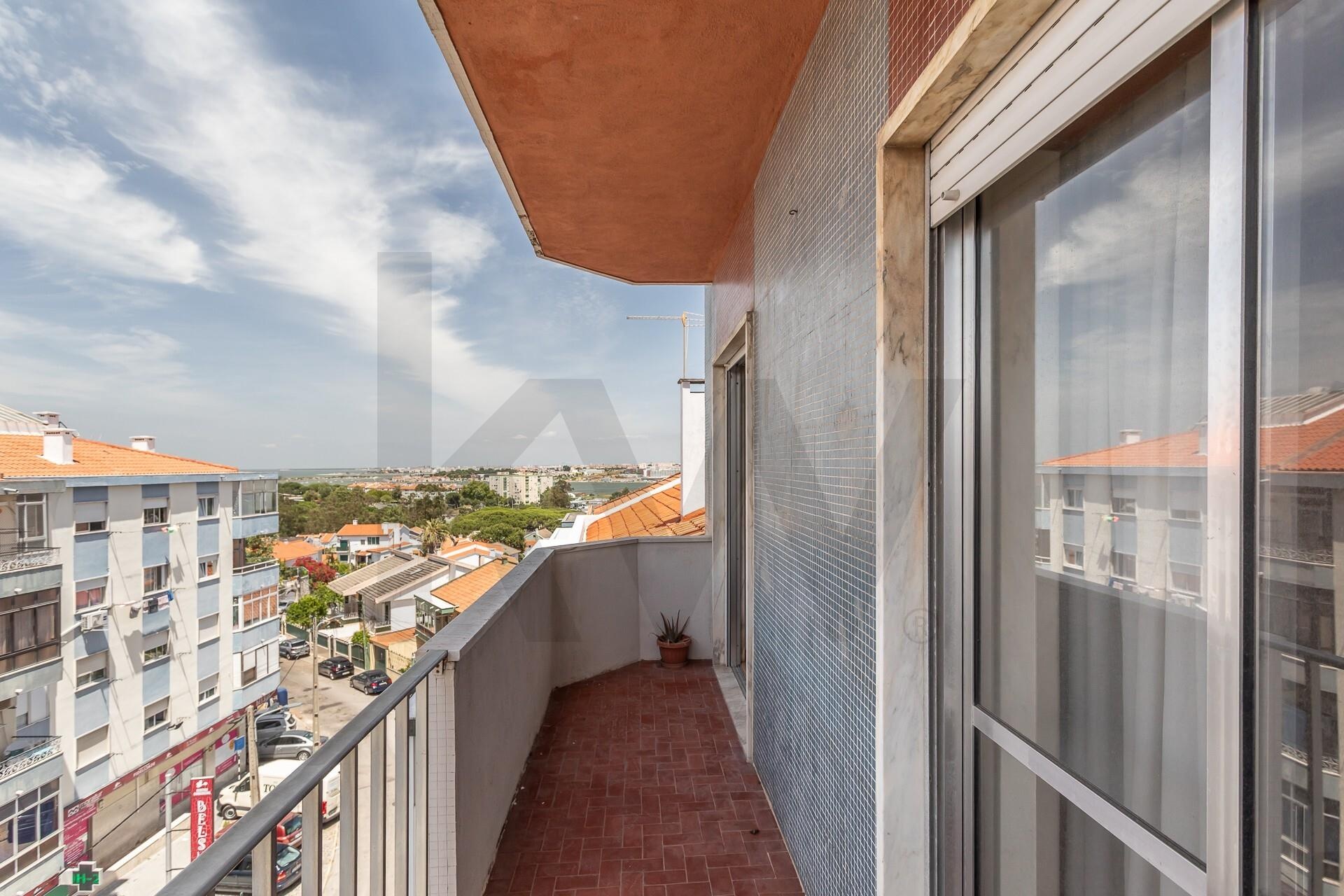 Apartamento T2 à Venda em Seixal - Portugal - 1
