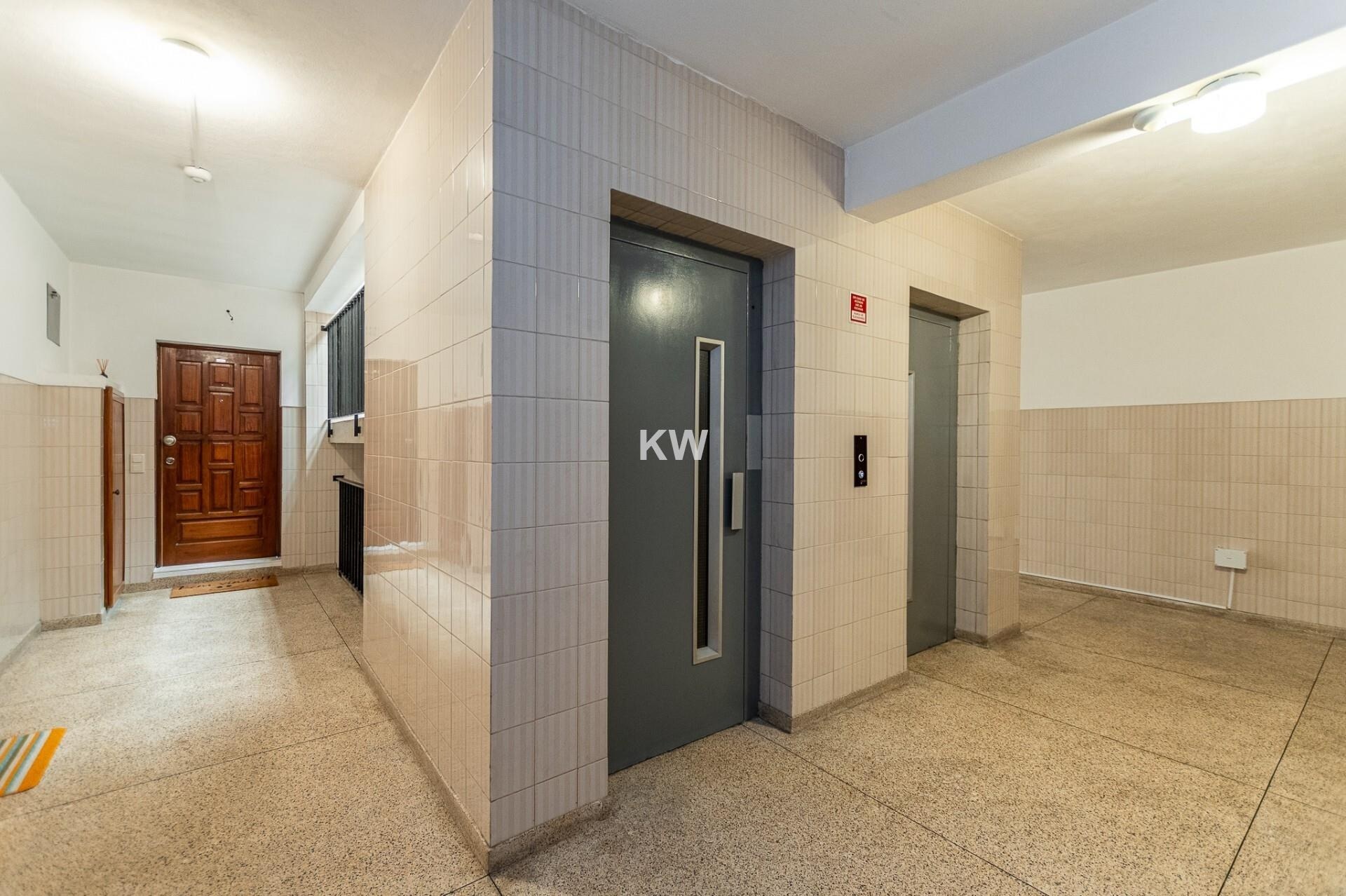 Apartamento T2 à Venda em Vila Nova de Gaia - 2