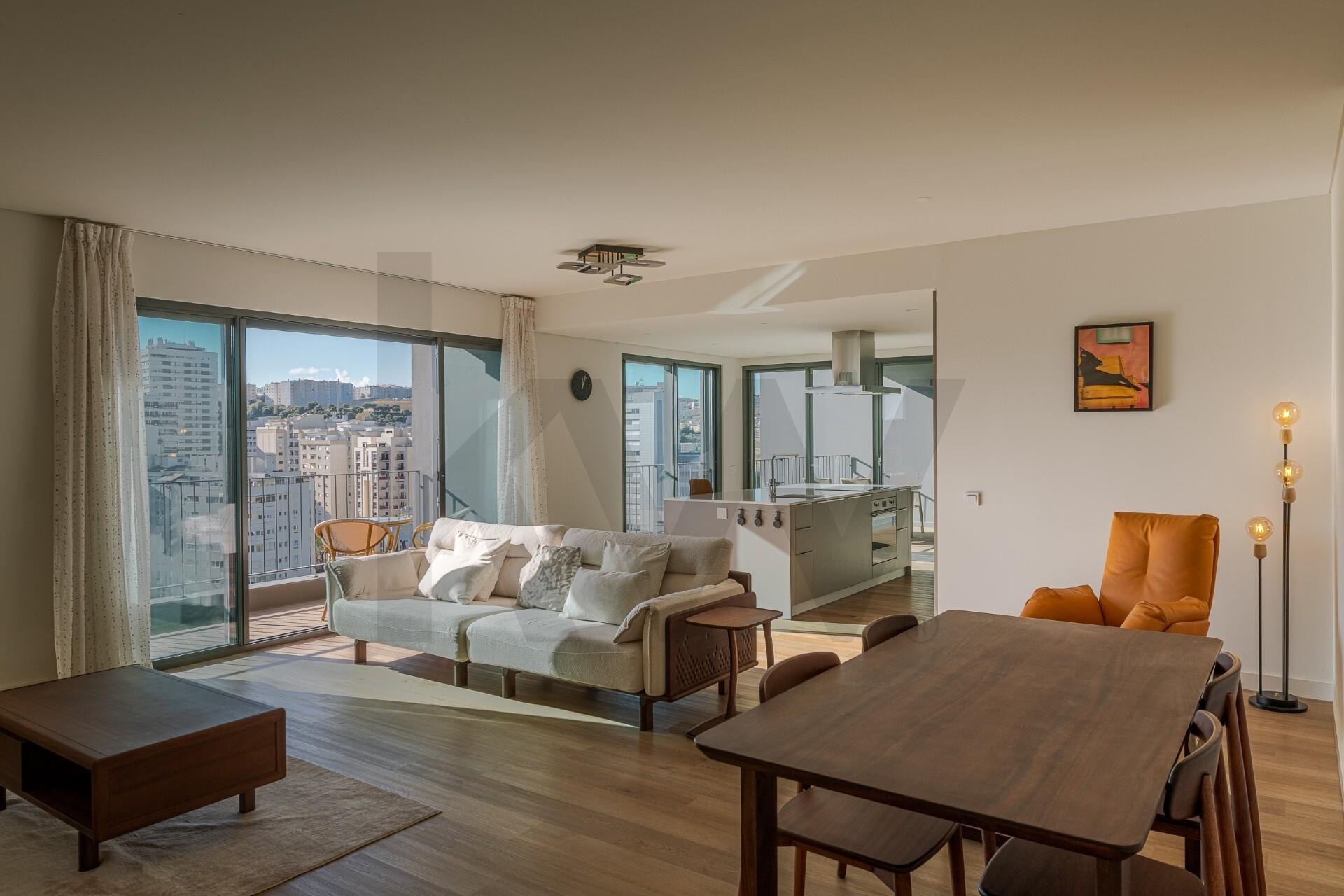 Apartamento T3 à Venda em Algés - Lisboa - Portugal - 2