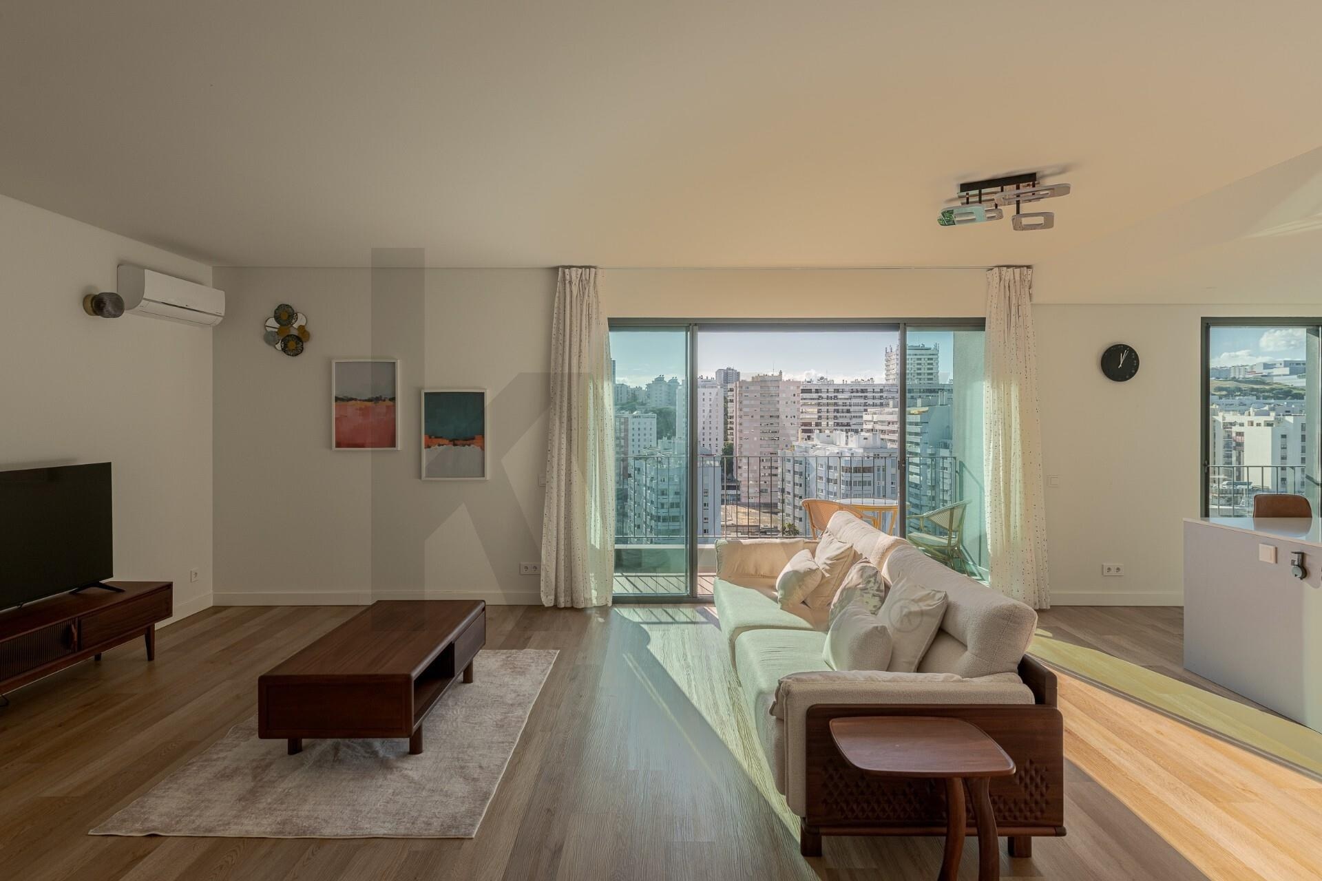 Apartamento T3 à Venda em Algés - Lisboa - Portugal - 3