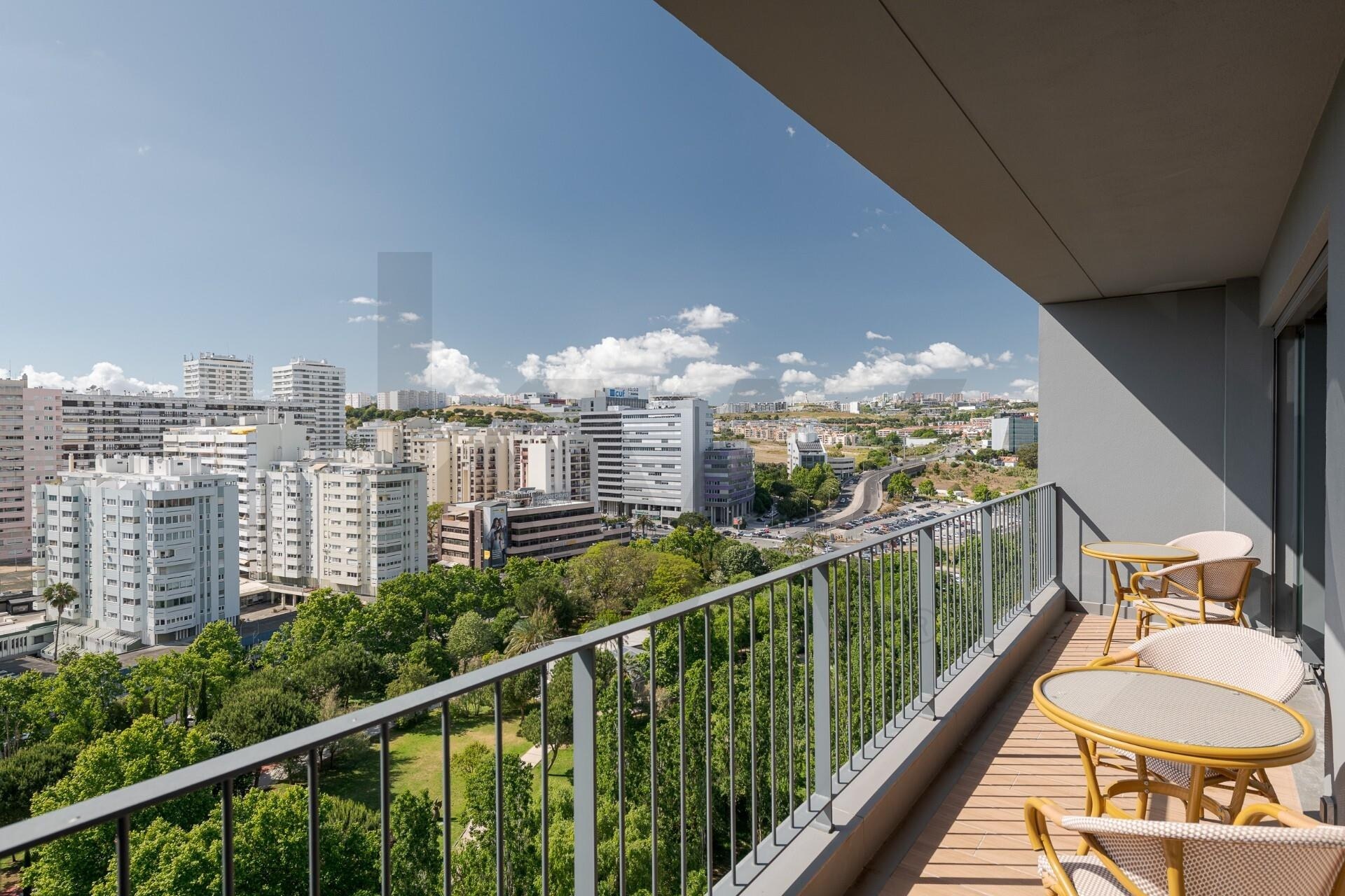 Apartamento T3 à Venda em Algés - Lisboa - Portugal - 8