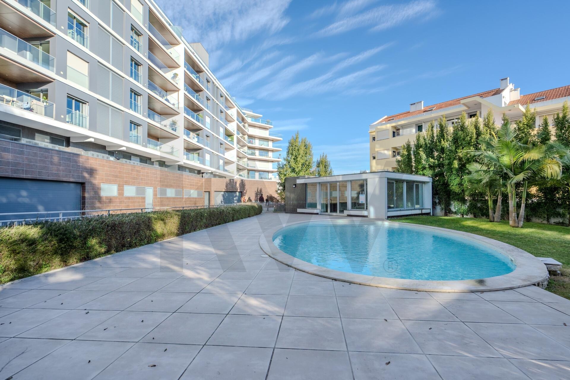 Apartamento T3 à Venda em Algés - Lisboa - Portugal - 1