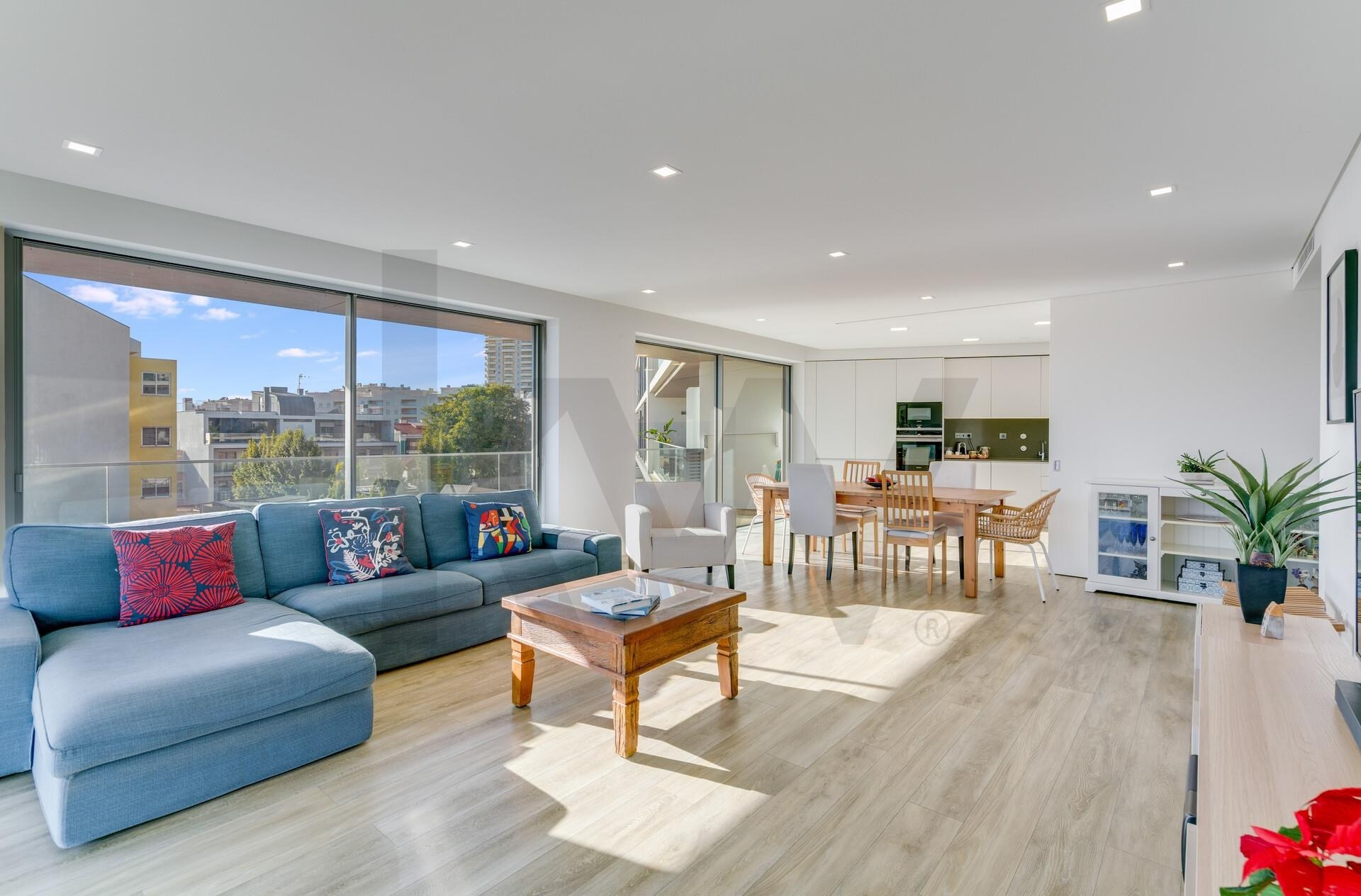 Apartamento T3 à Venda em Algés - Lisboa - Portugal - 3