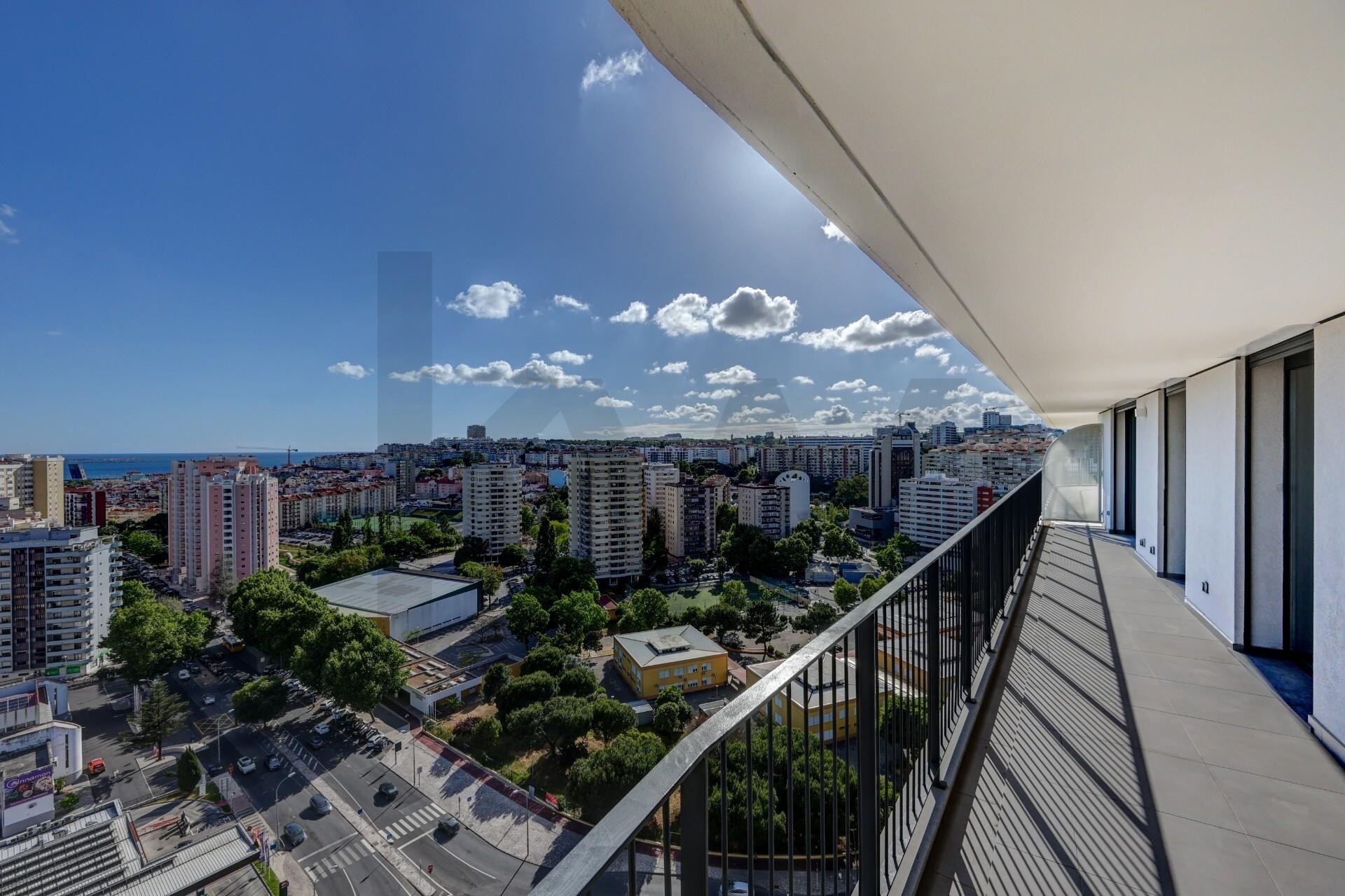Apartamento T3 à Venda em Algés - Lisboa - Portugal - 3