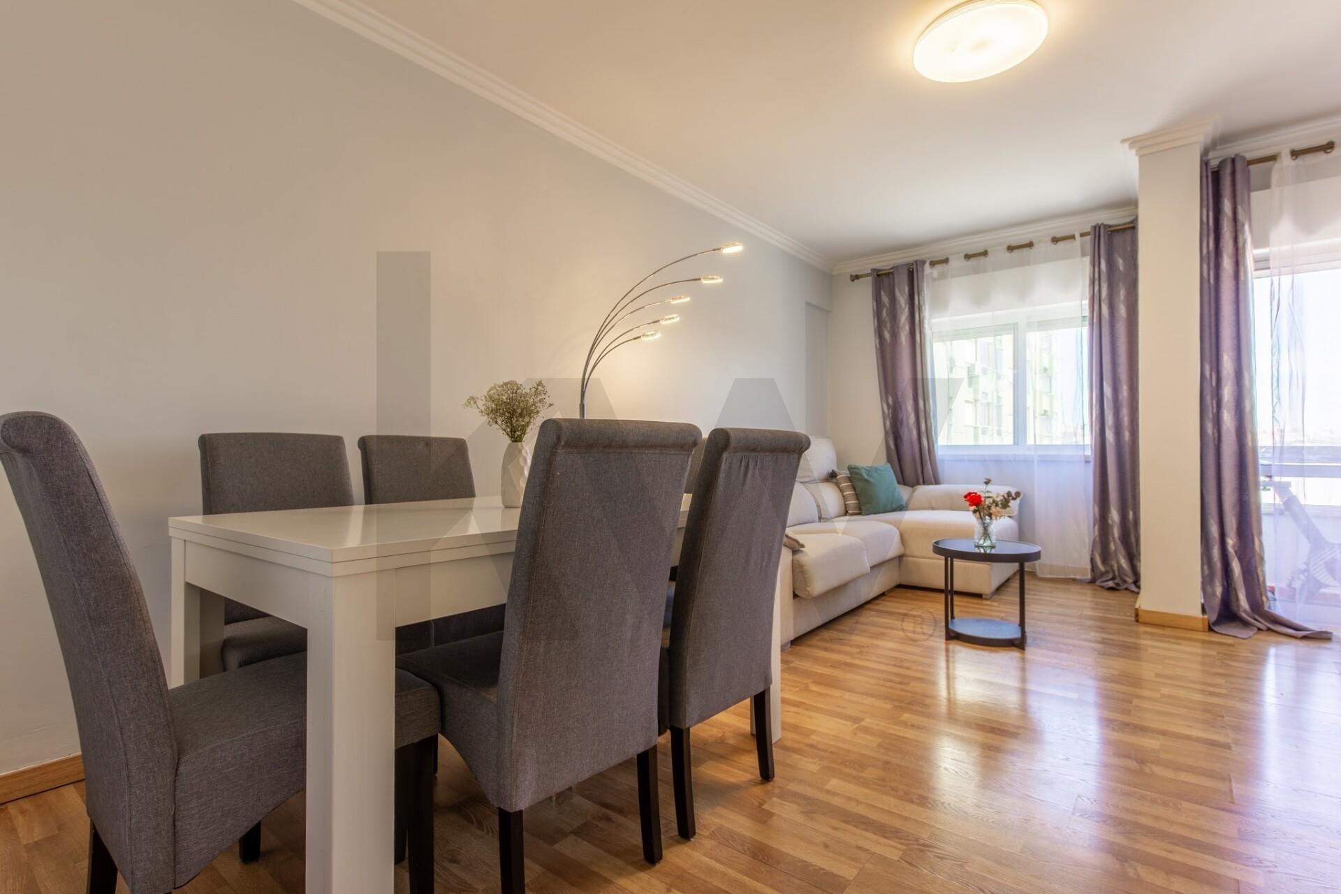 Apartamento T3 à Venda em Almada - Setúbal - Portugal - 1