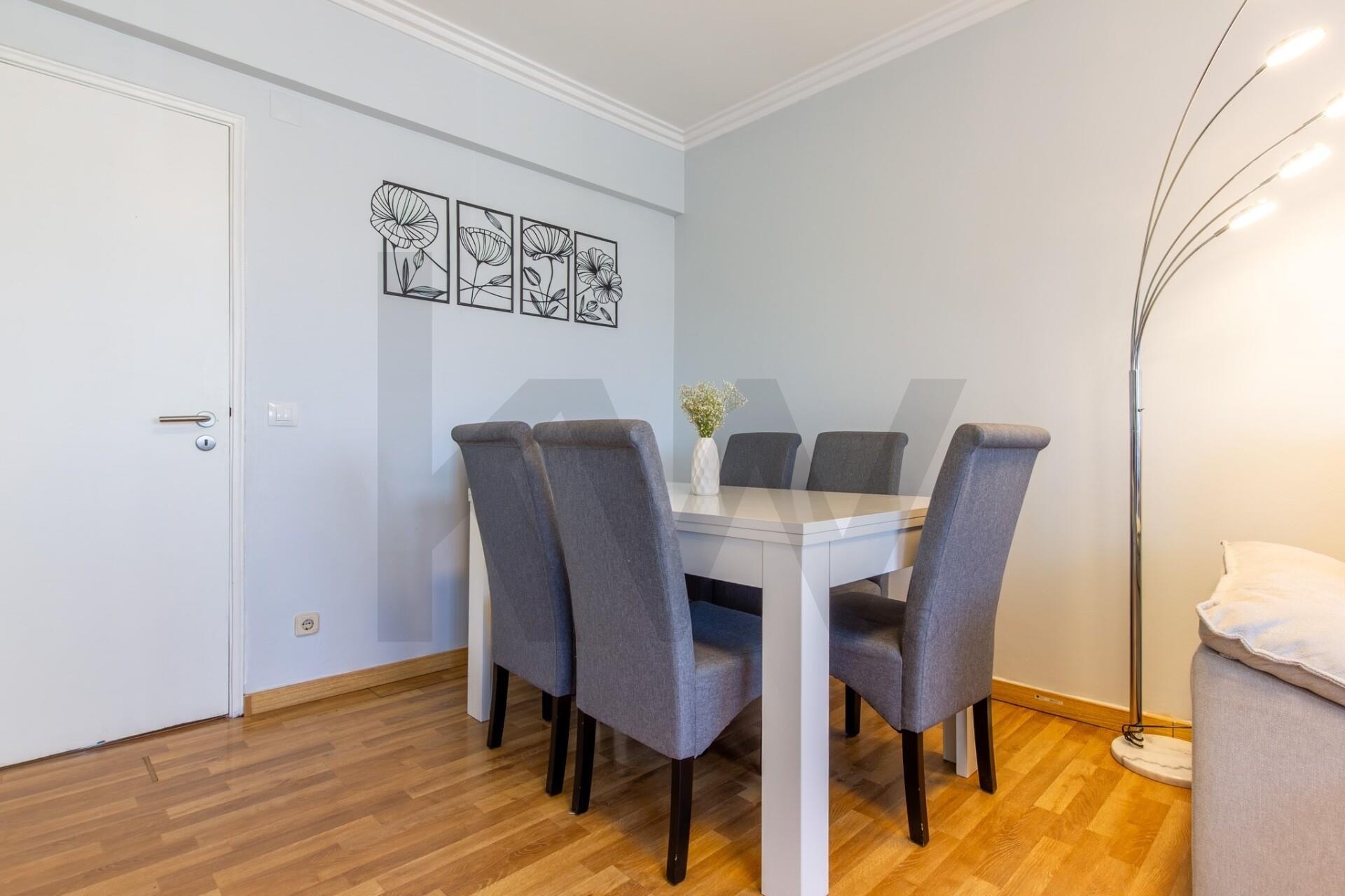 Apartamento T3 à Venda em Almada - Setúbal - Portugal - 2