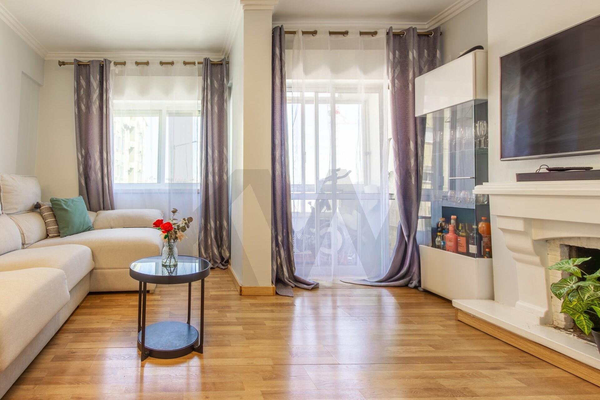 Apartamento T3 à Venda em Almada - Setúbal - Portugal - 3