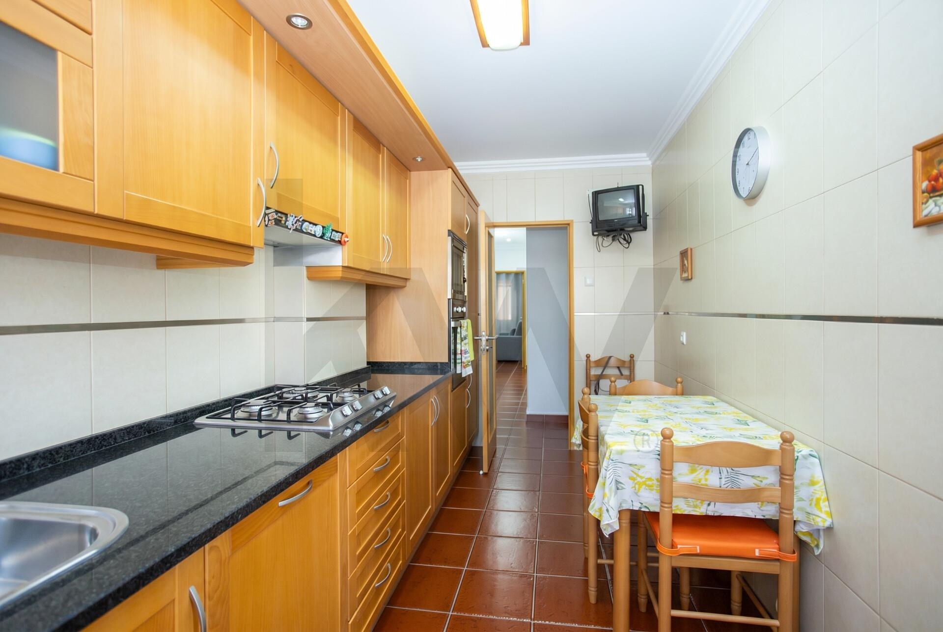 Apartamento T3 à Venda em Almada - Setúbal - Portugal - 2