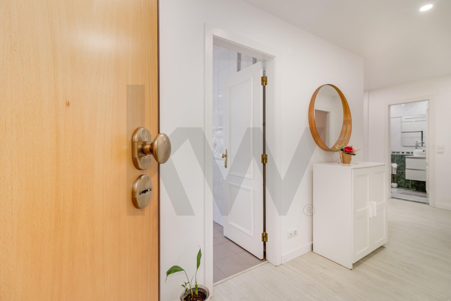 Apartamento T3 à Venda em Almada - Setúbal - Portugal - 1