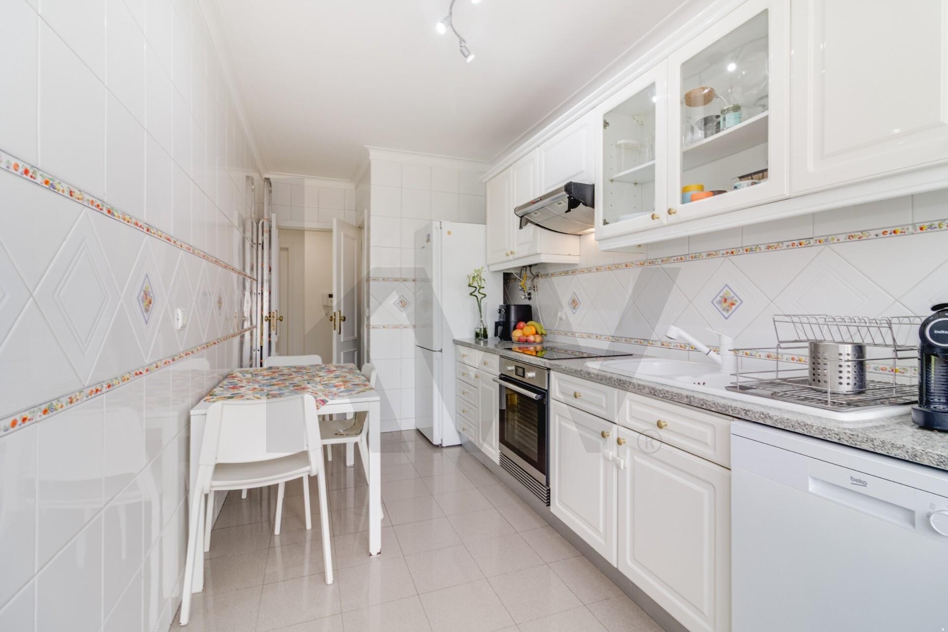 Apartamento T3 à Venda em Almada - Setúbal - Portugal - 4