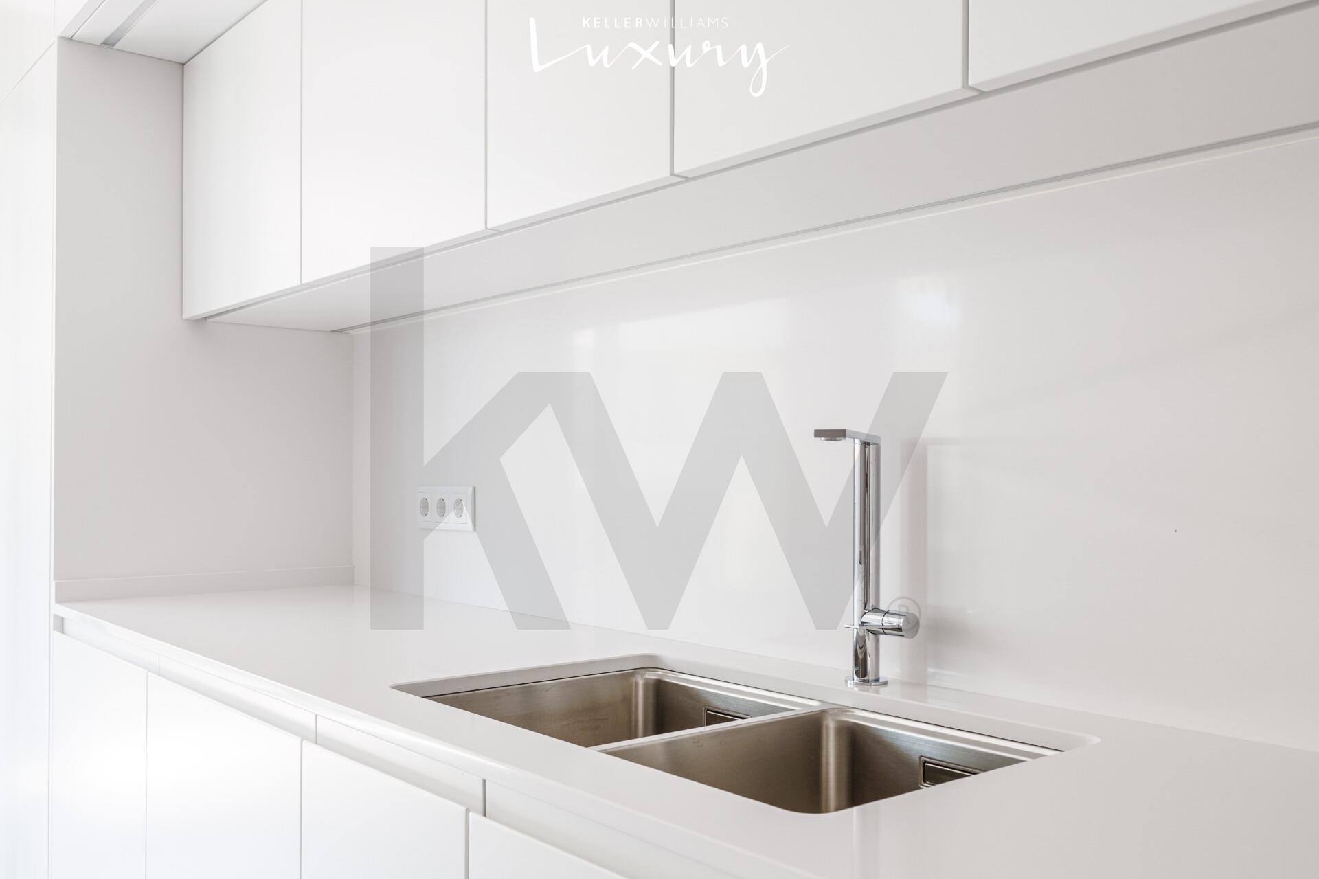 Apartamento T3 à Venda em Almada - Setúbal - Portugal - 4