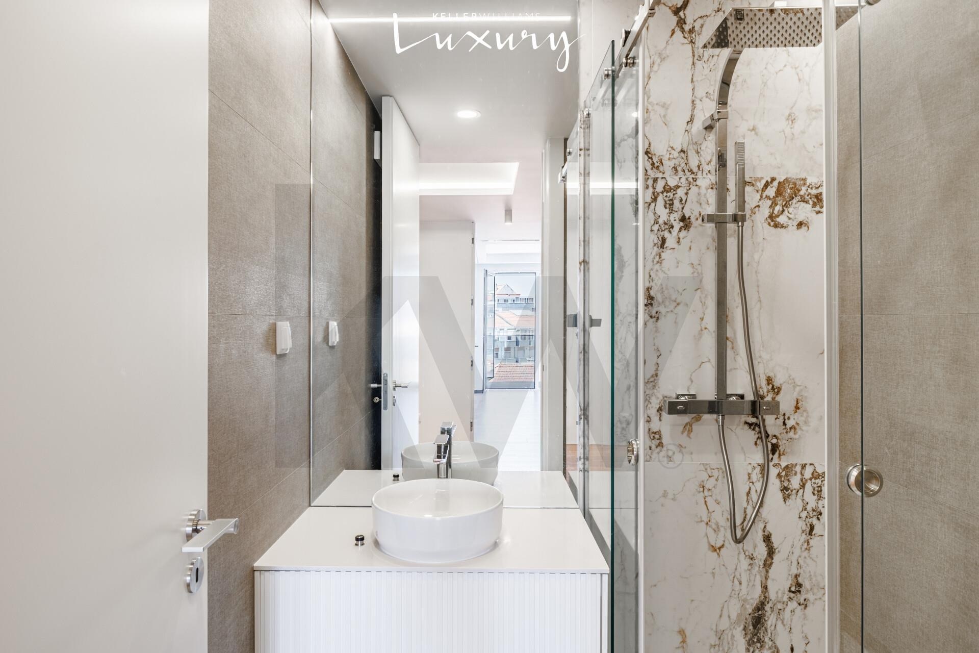 Apartamento T3 à Venda em Almada - Setúbal - Portugal - 8