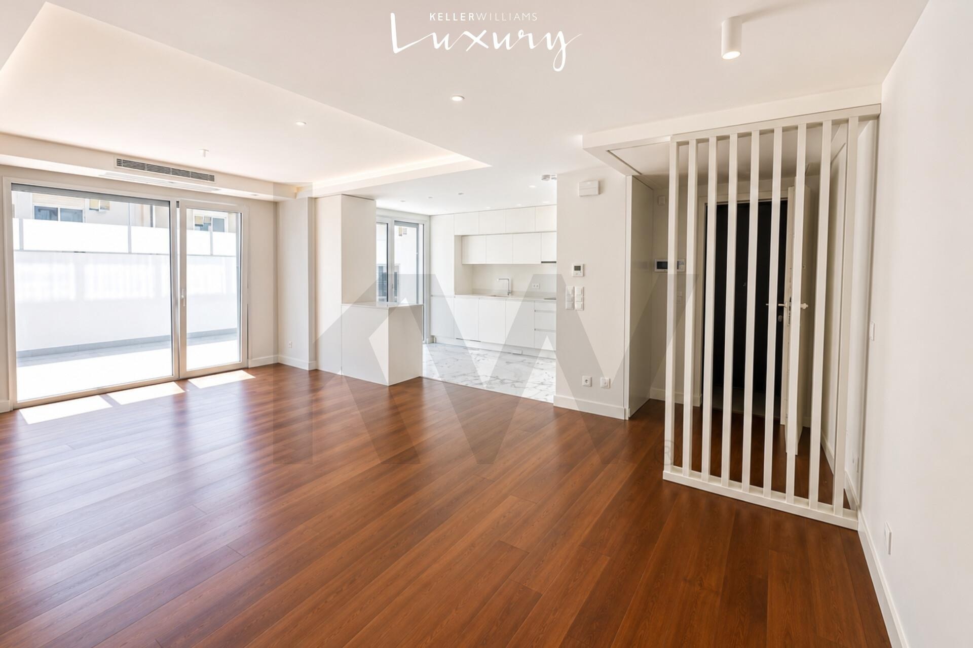 Apartamento T3 à Venda em Almada - Setúbal - Portugal - 2