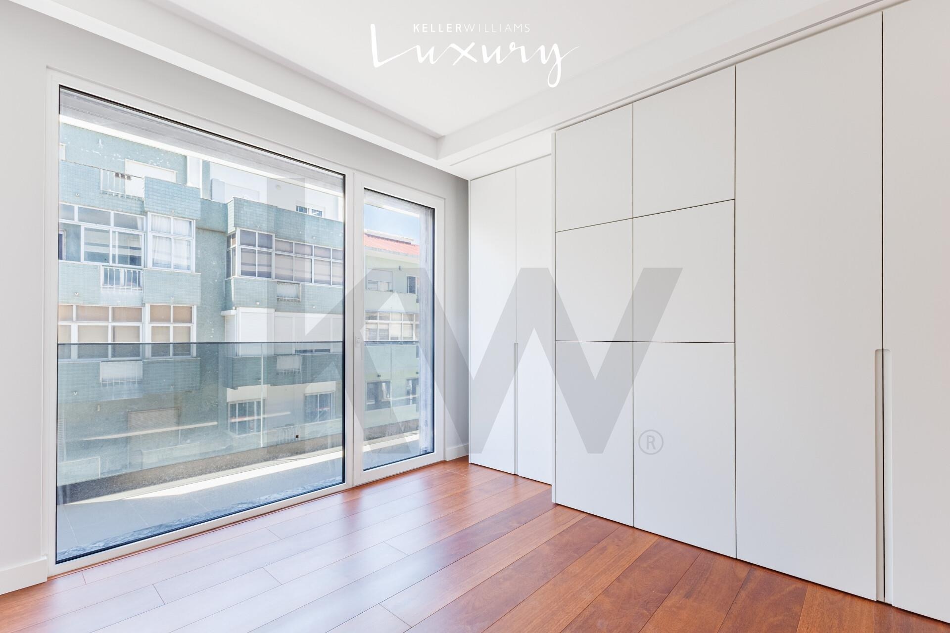 Apartamento T3 à Venda em Almada - Setúbal - Portugal - 3