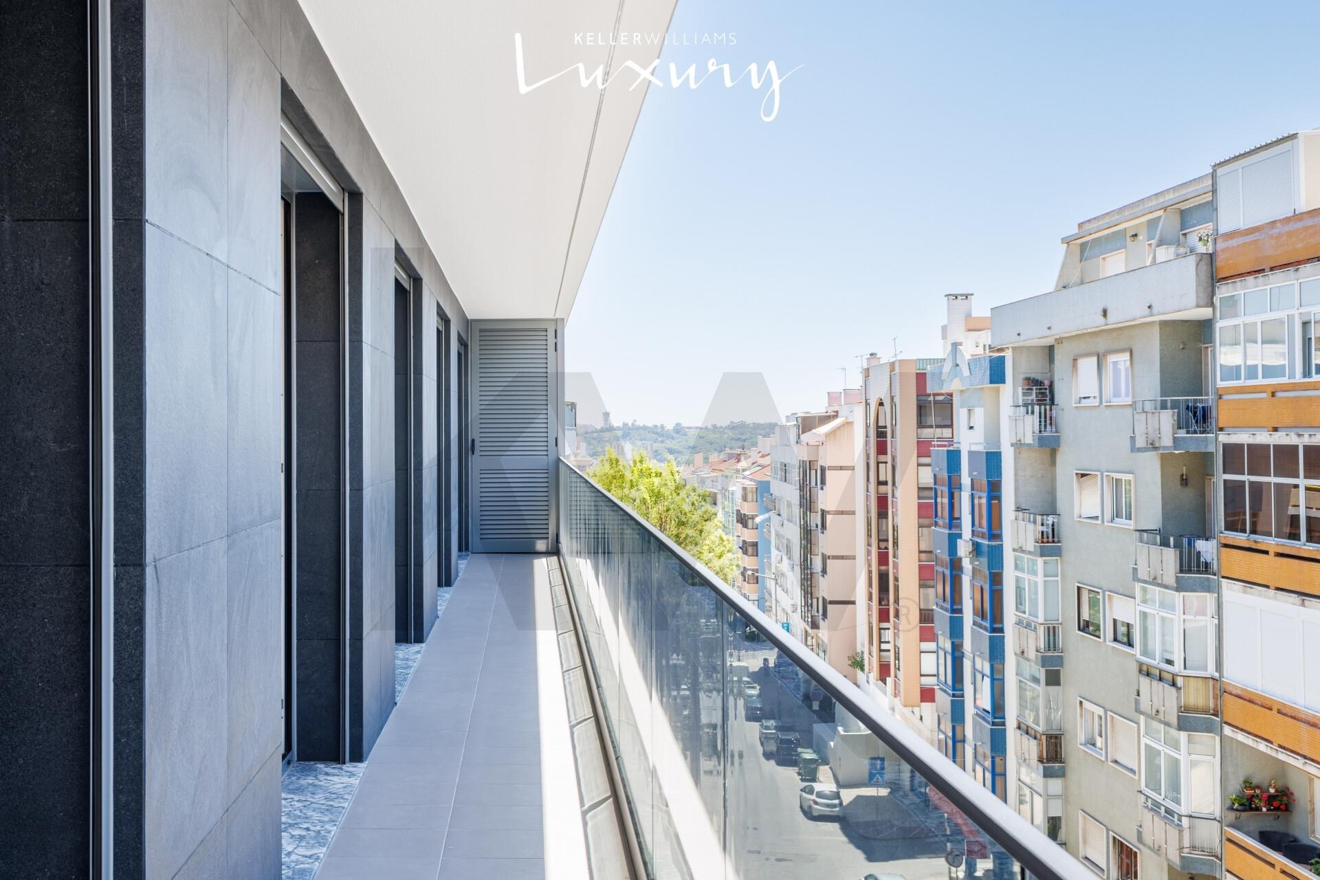 Apartamento T3 à Venda em Almada - Setúbal - Portugal - 7