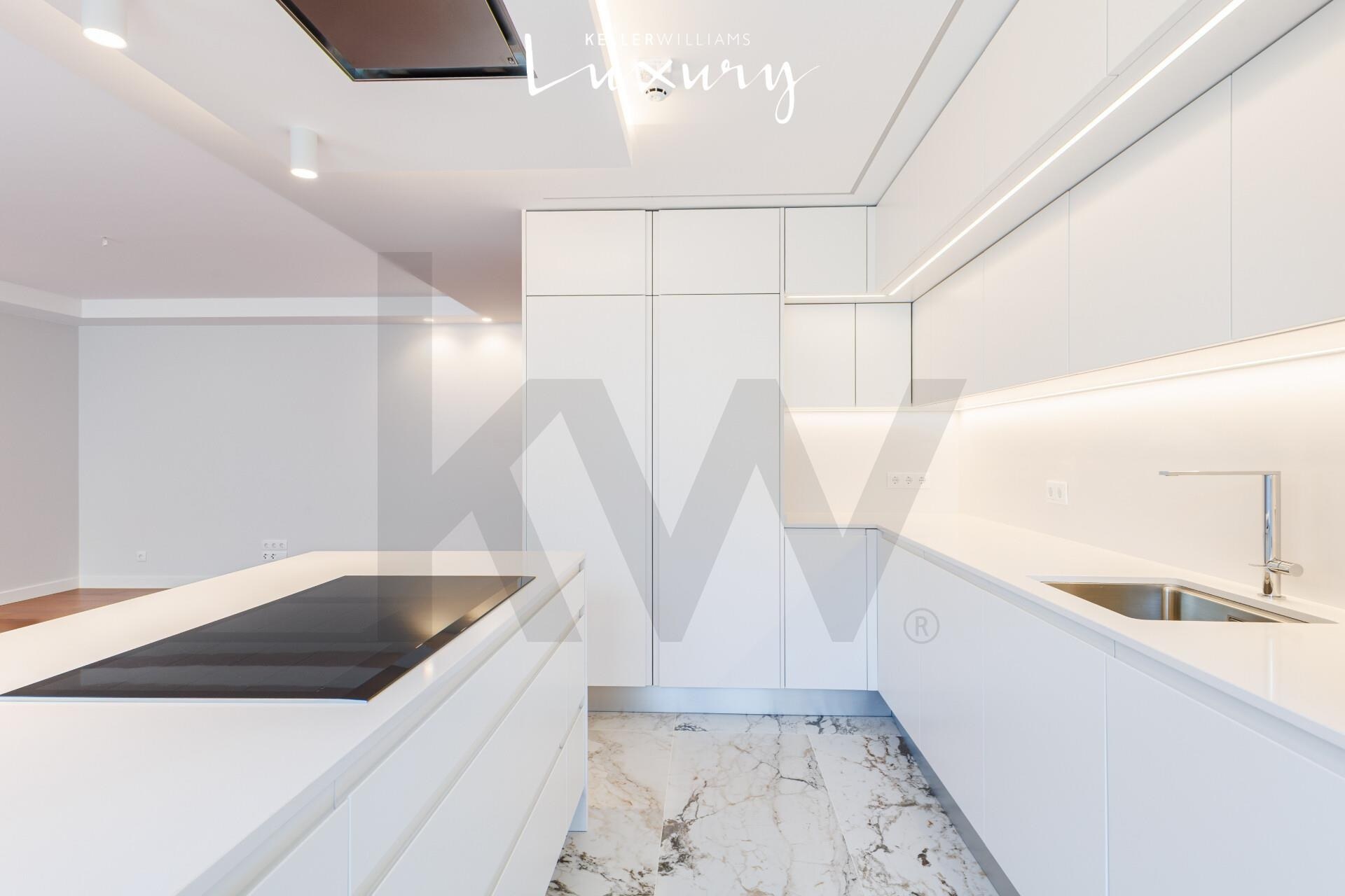 Apartamento T3 à Venda em Almada - Setúbal - Portugal - 8