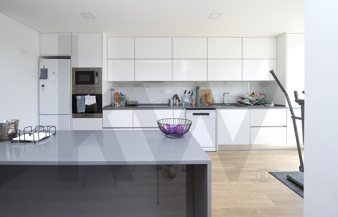 Apartamento T3 à Venda em Almada - Setúbal - Portugal - 1