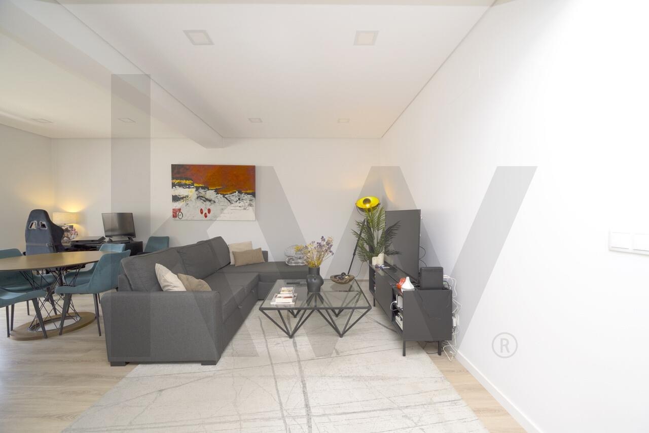 Apartamento T3 à Venda em Almada - Setúbal - Portugal - 2