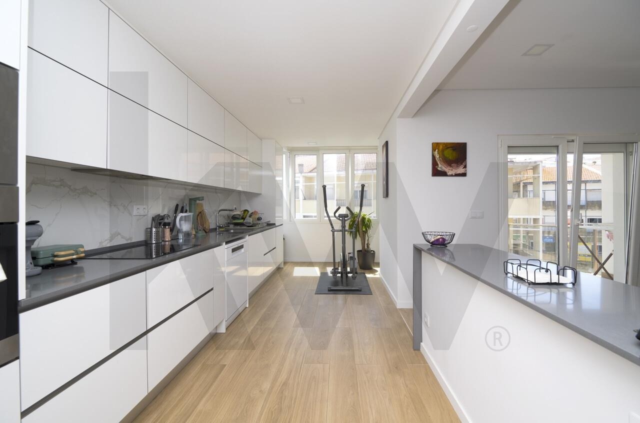 Apartamento T3 à Venda em Almada - Setúbal - Portugal - 6
