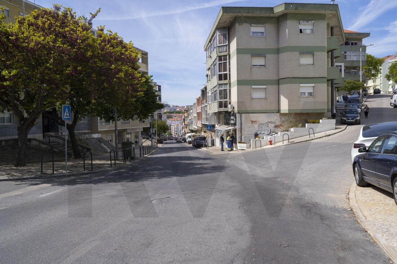 Apartamento T3 à Venda em Almada - Setúbal - Portugal - 8