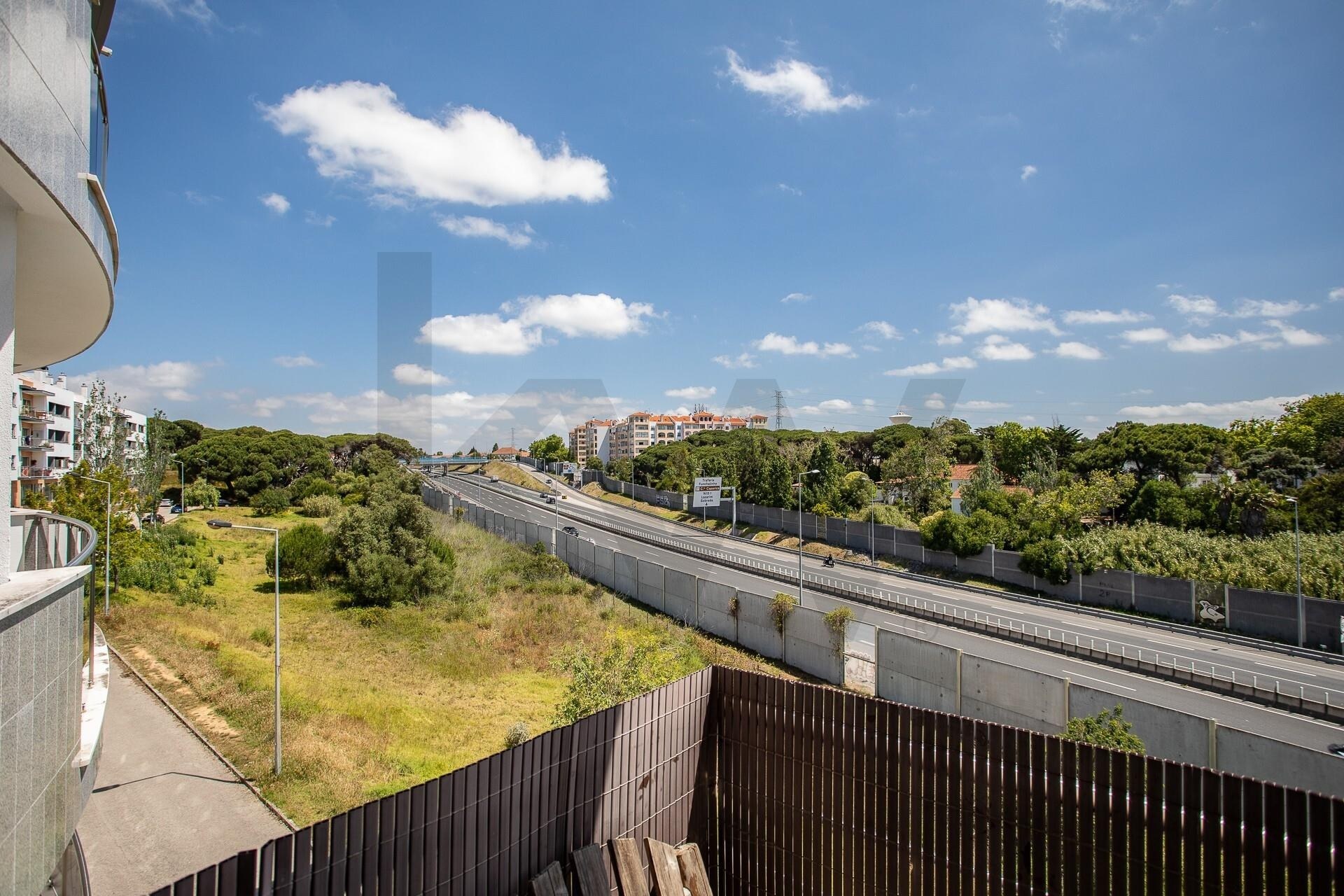 Apartamento T3 à Venda em Almada - Setúbal - Portugal - 2