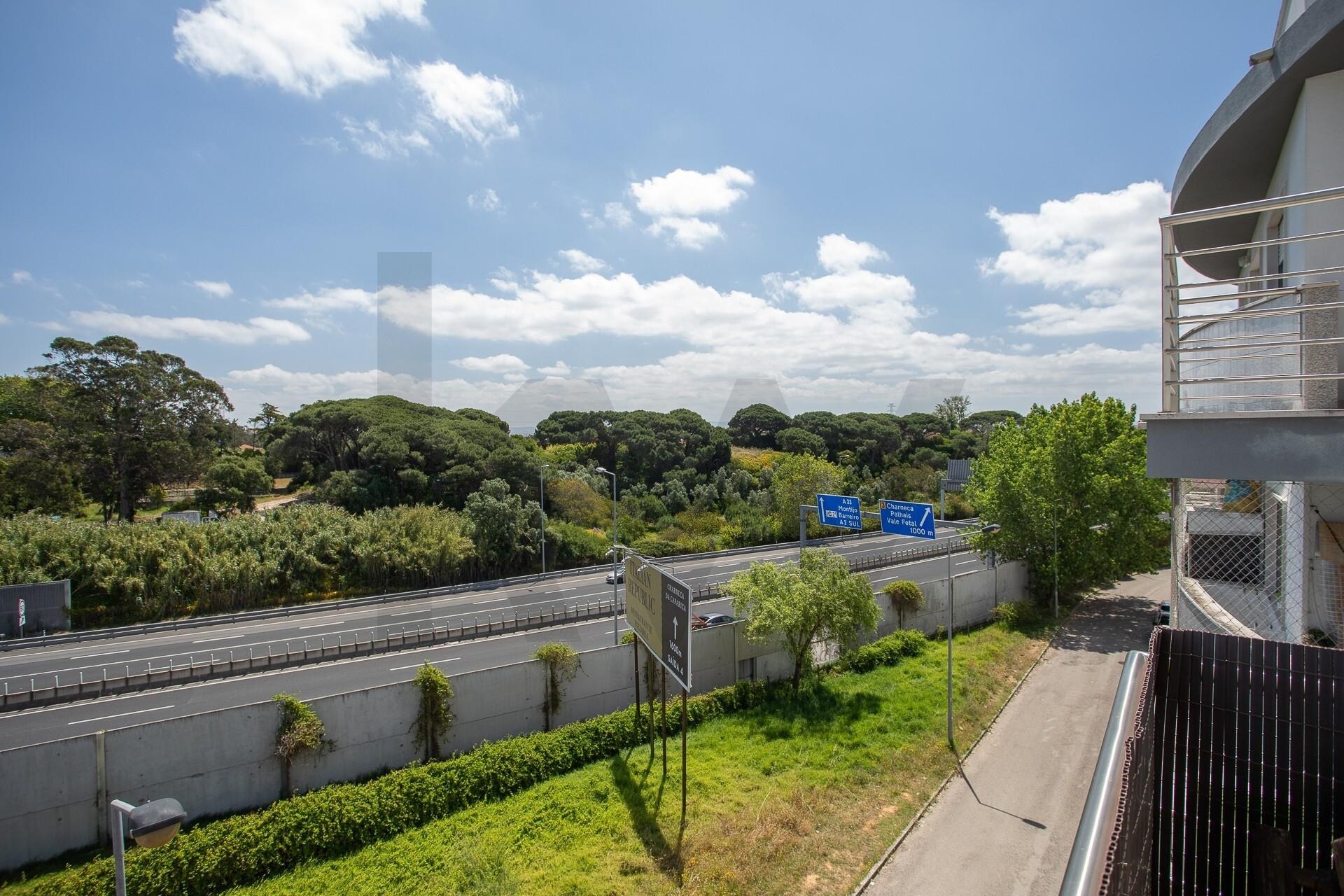 Apartamento T3 à Venda em Almada - Setúbal - Portugal - 3