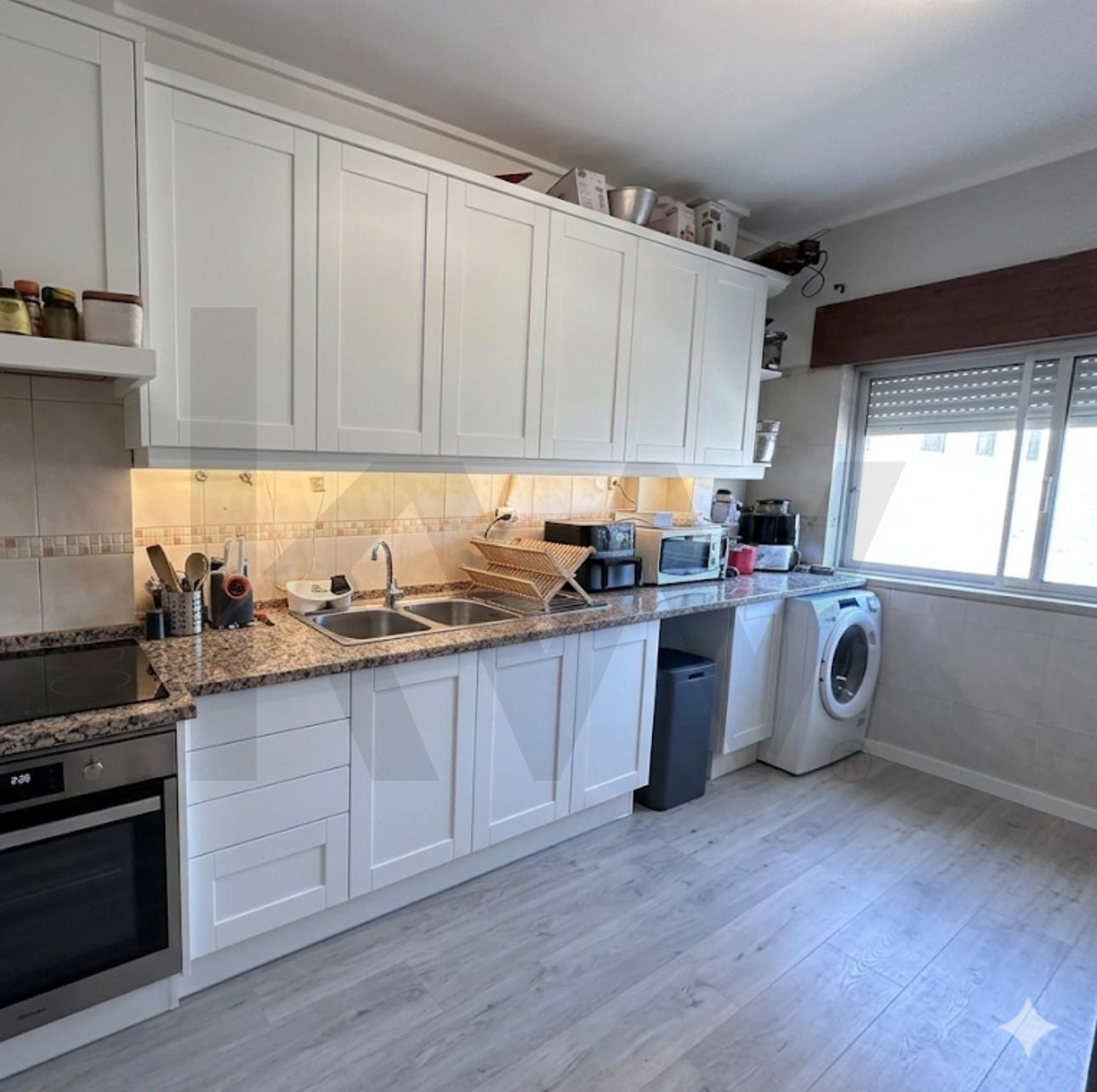 Apartamento T3 à Venda em Almada - Setúbal - Portugal - 3
