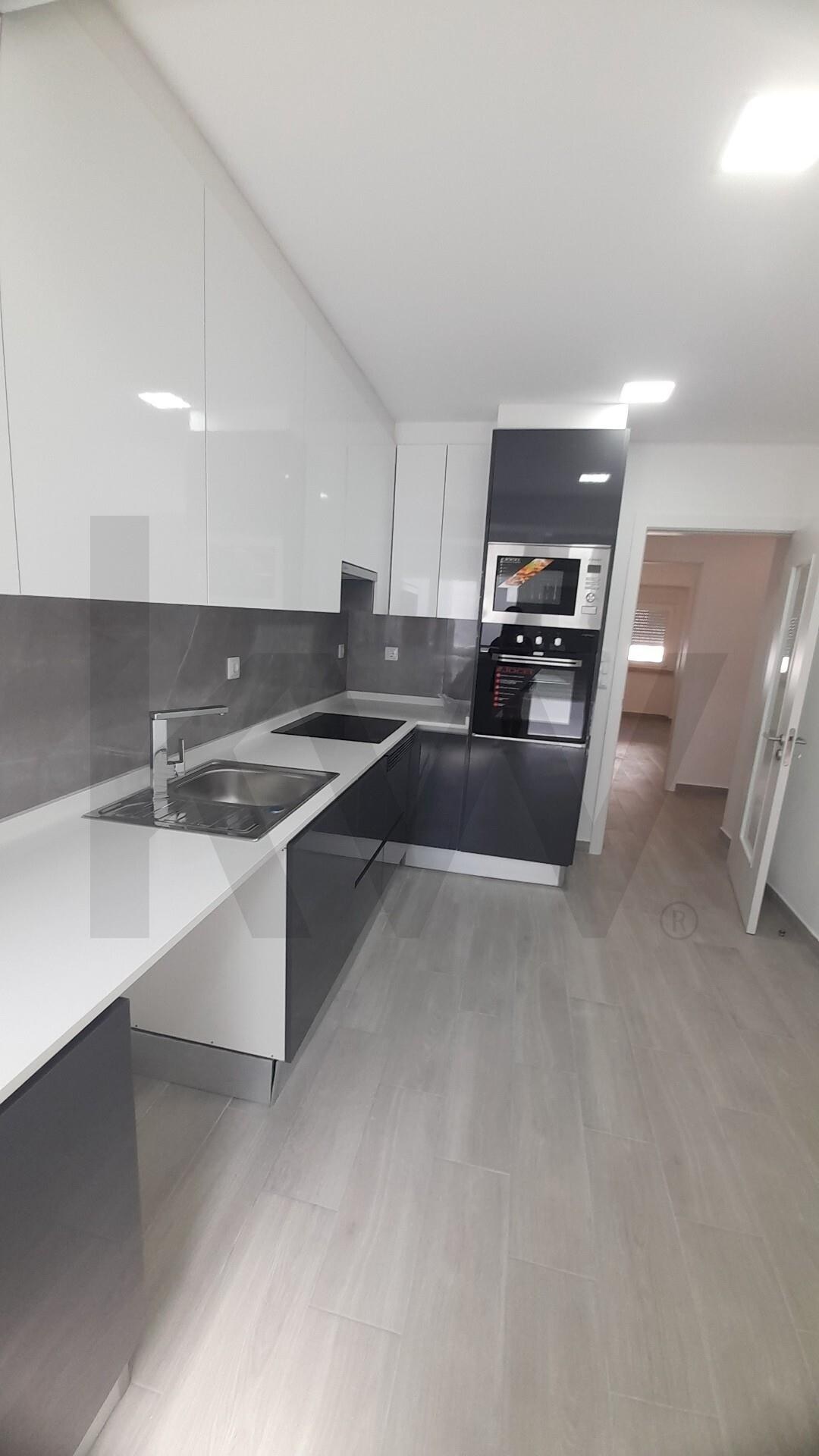 Apartamento T3 à Venda em Almada - Setúbal - Portugal - 5