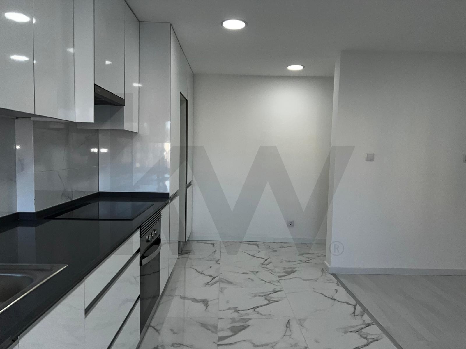 Apartamento T3 à Venda em Almada - Setúbal - Portugal - 6