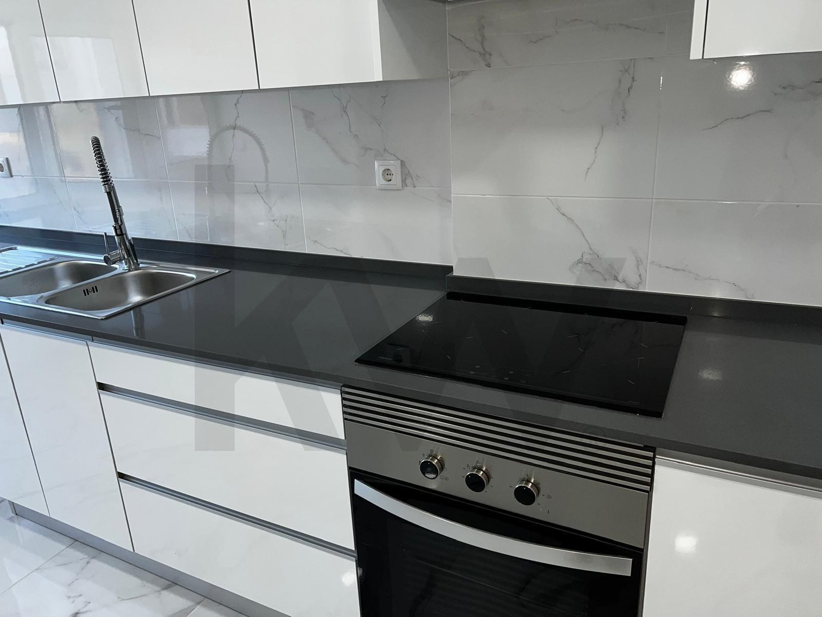 Apartamento T3 à Venda em Almada - Setúbal - Portugal - 7