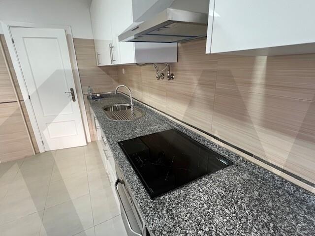 Apartamento T3 à Venda em Almada - Setúbal - Portugal - 8