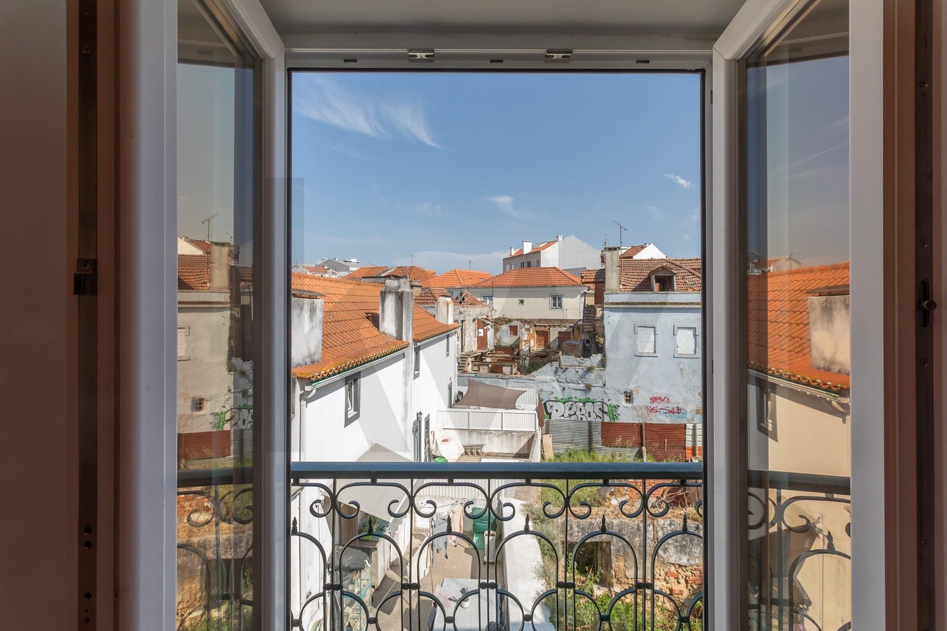Apartamento T3 à Venda em Almada - Setúbal - Portugal - 2